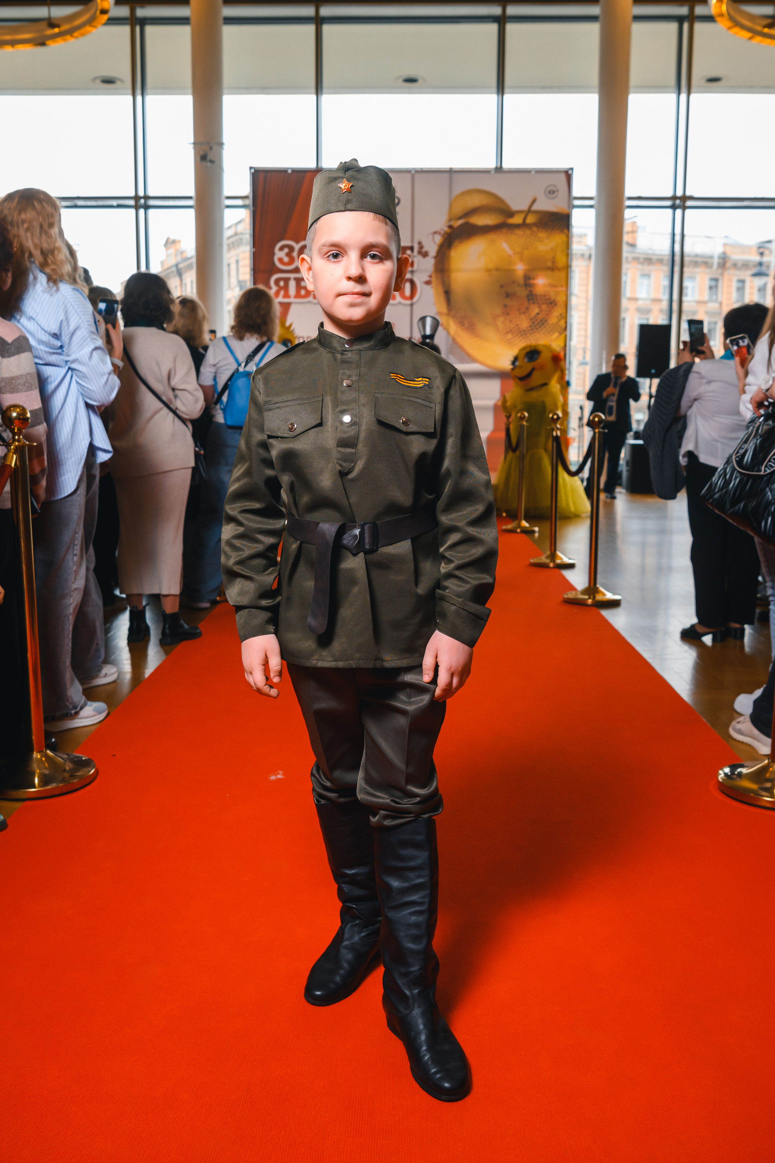23 апреля, красная дорожка, БКЗ Октябрьский, г. Санкт-Петербург. Золотое яблочко