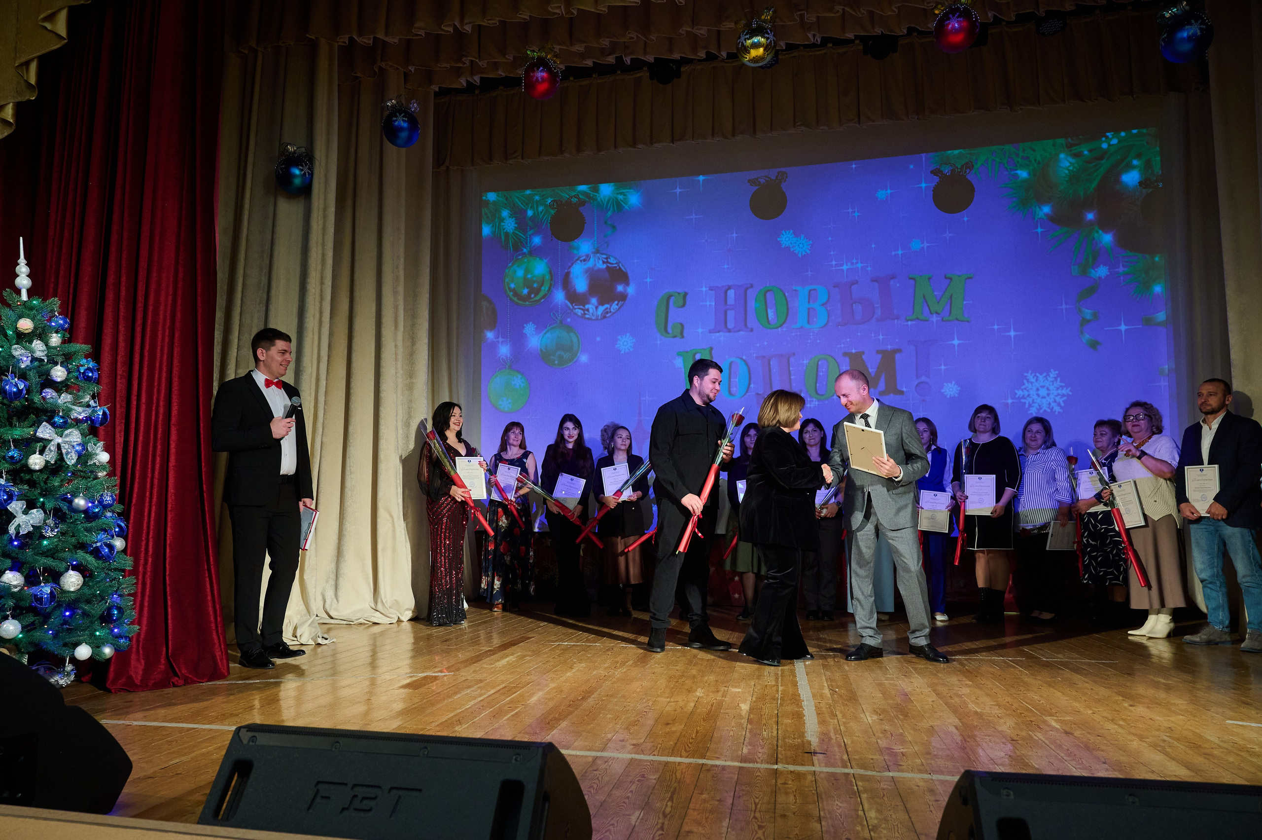 Концерт НГ В ДК. Жизнь курорта Кабардинка в фотографиях