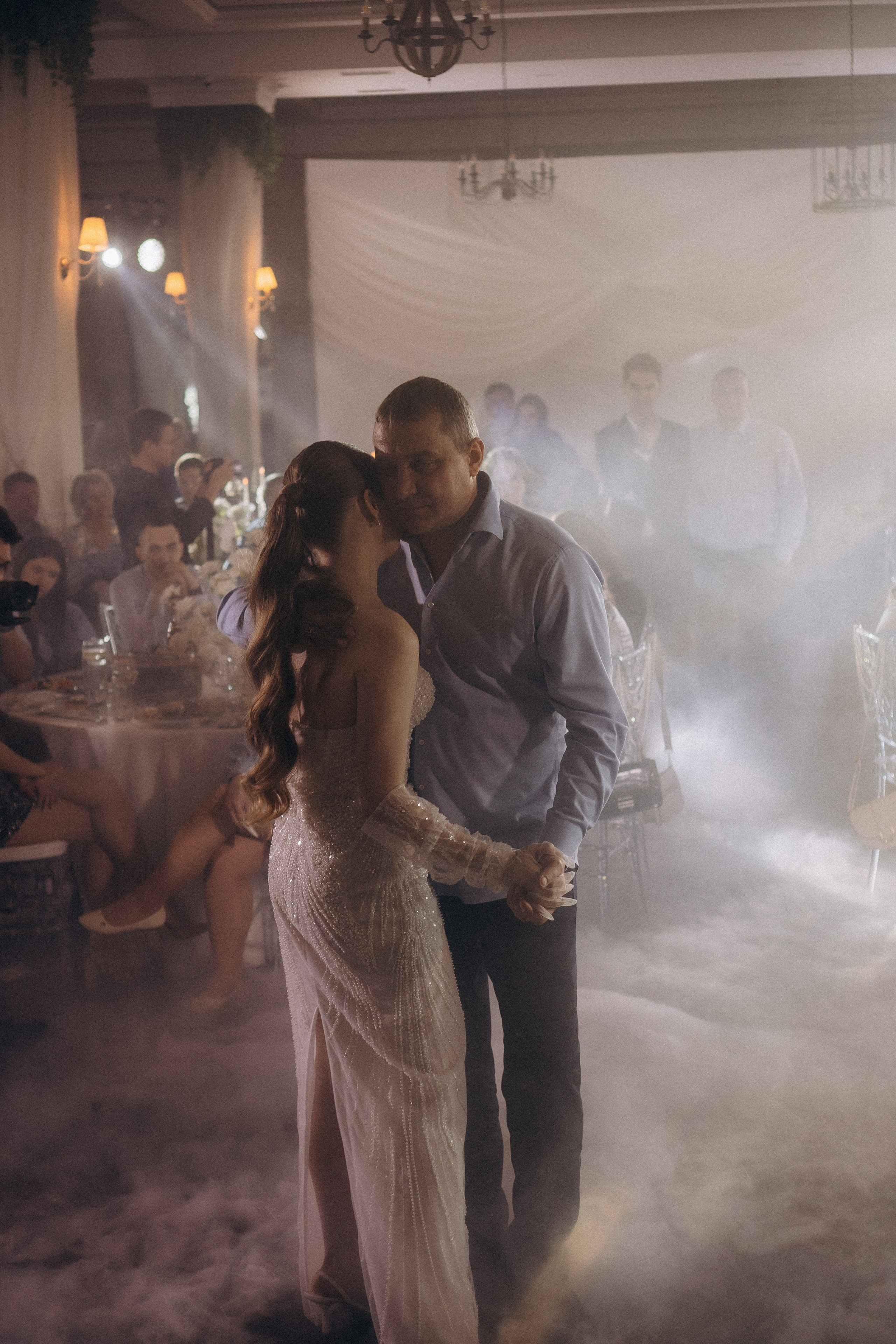ТАНЕЦ С ПАПОЙ СВАДЕБНМ БАНКЕТЕ (СНЯТО В СИБИРЕ В НИЖНЕВАРТОВСКЕ). Профессиональный фотограф, Санкт-Петербург — Виктория Богомолова