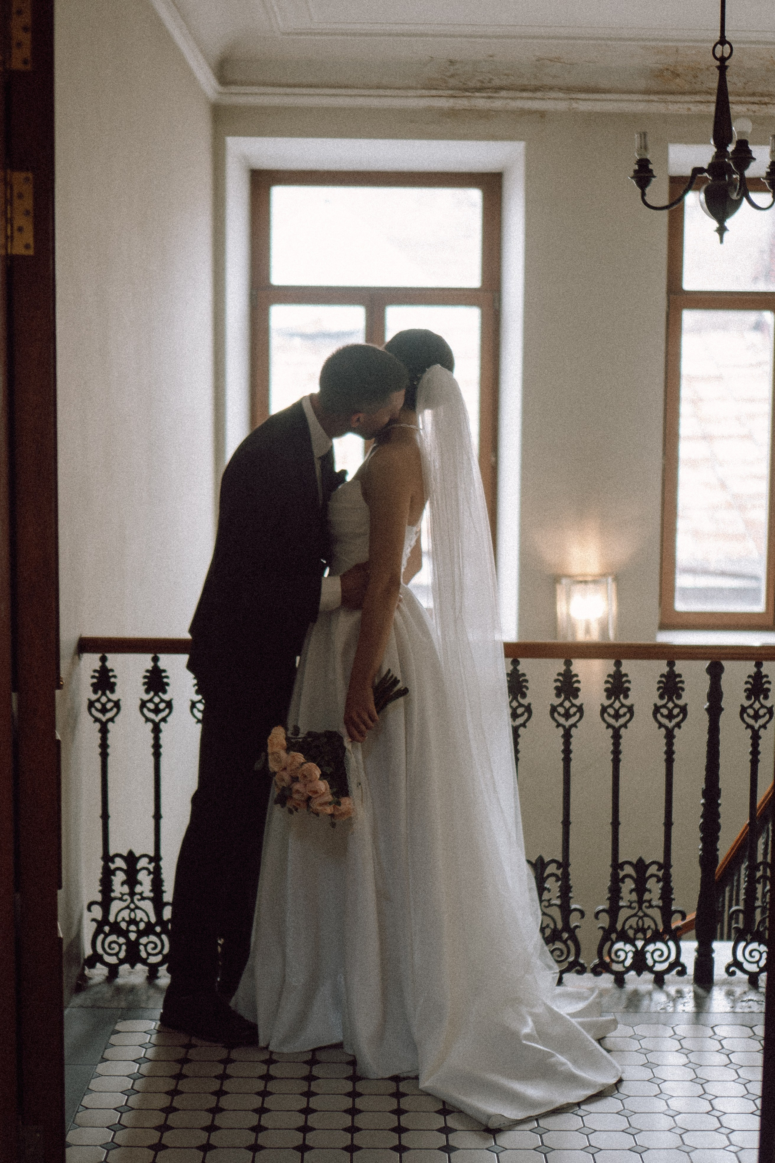 СВАДЕБНАЯ ПРОГУЛКА В САНТК-ПЕТЕРБУРГЕ (ИСАКИЕВСКИЙ СОБОР, ЗИМНЯЯ КАНАВКА, ЭРМИТАЖ И БОЛЬШАЯ МОРСКАЯ УЛИЦА). Профессиональный фотограф, Санкт-Петербург — Виктория Богомолова