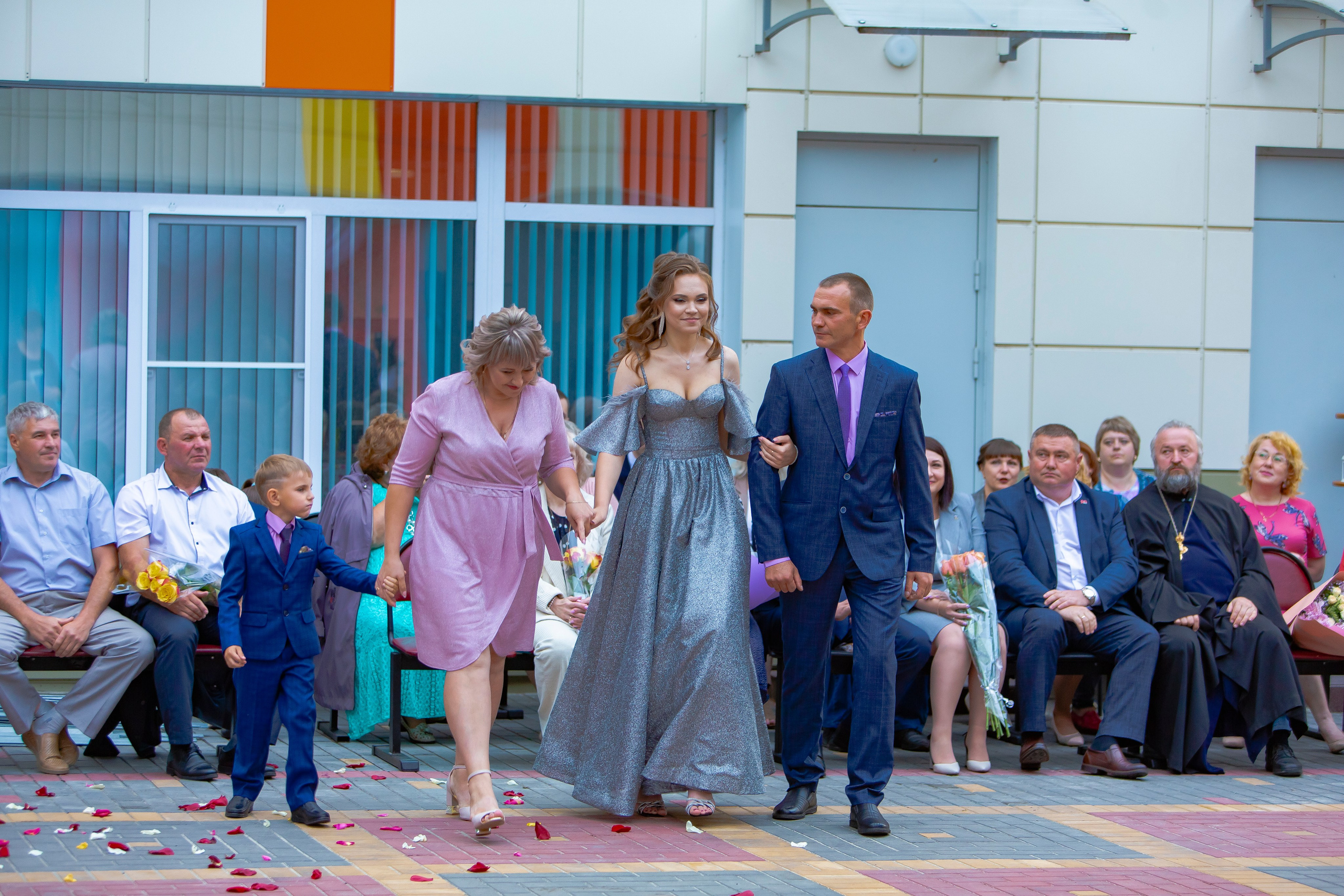 Выпускной вечер. Профессиональная съёмка и монтаж фото&видео в Курске и области