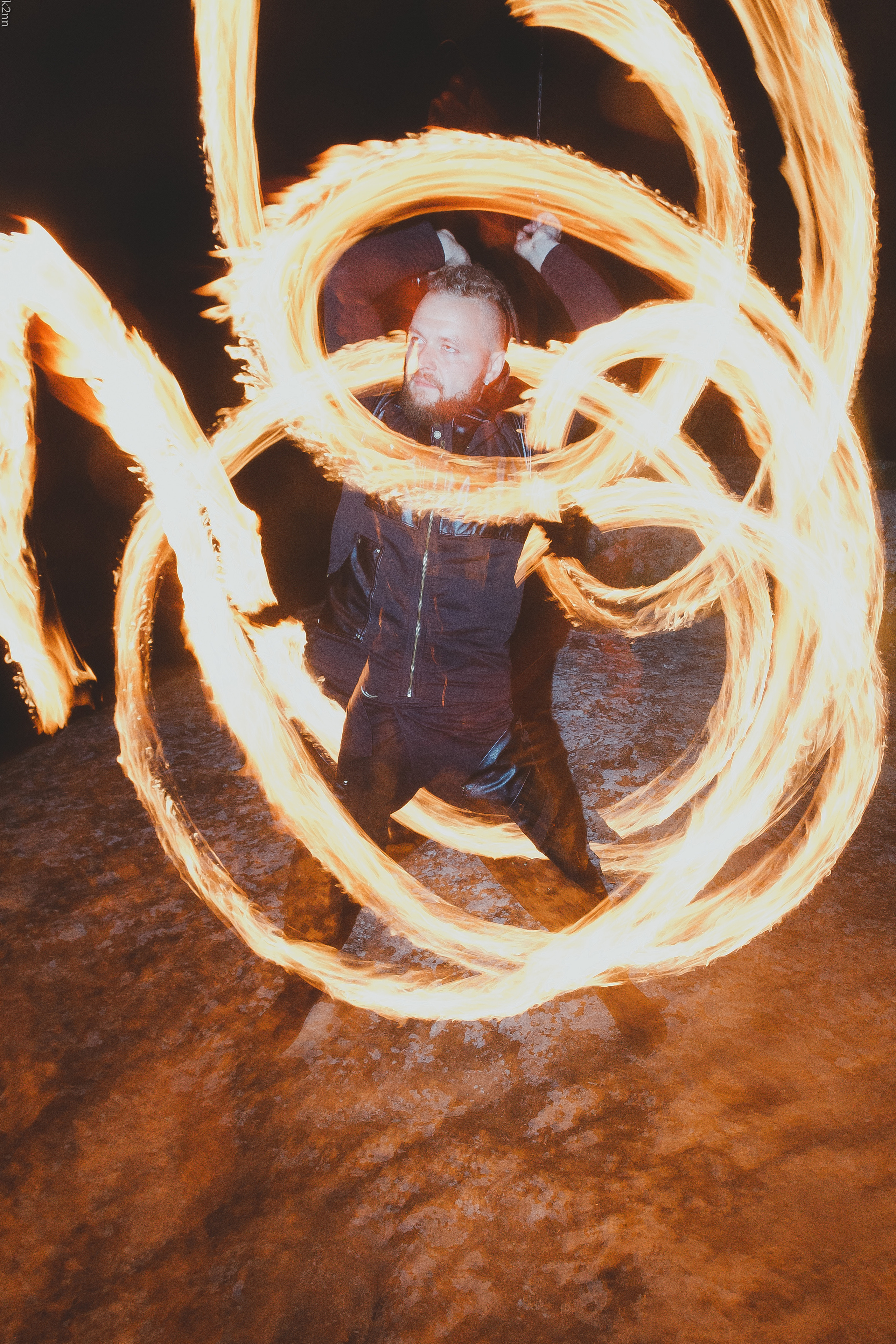 фаершоу, огонь шоу, фаер шоу, фризлайт, фаерщик, фаерщица, фото сьемка огня, freezelight, как снимать огонь ночью, fire show, танец с огнем, уличное шоу,  светодиодная плетка, фестиваль Sun Spirit, sun spirit, пои, огонь, фотограф Антон Катунин, фотограф, фотосьемка Крым, фотограф Симферополь, портфолио репортажного фотографа, репортажный фотограф, фотограф репортажная съемка 