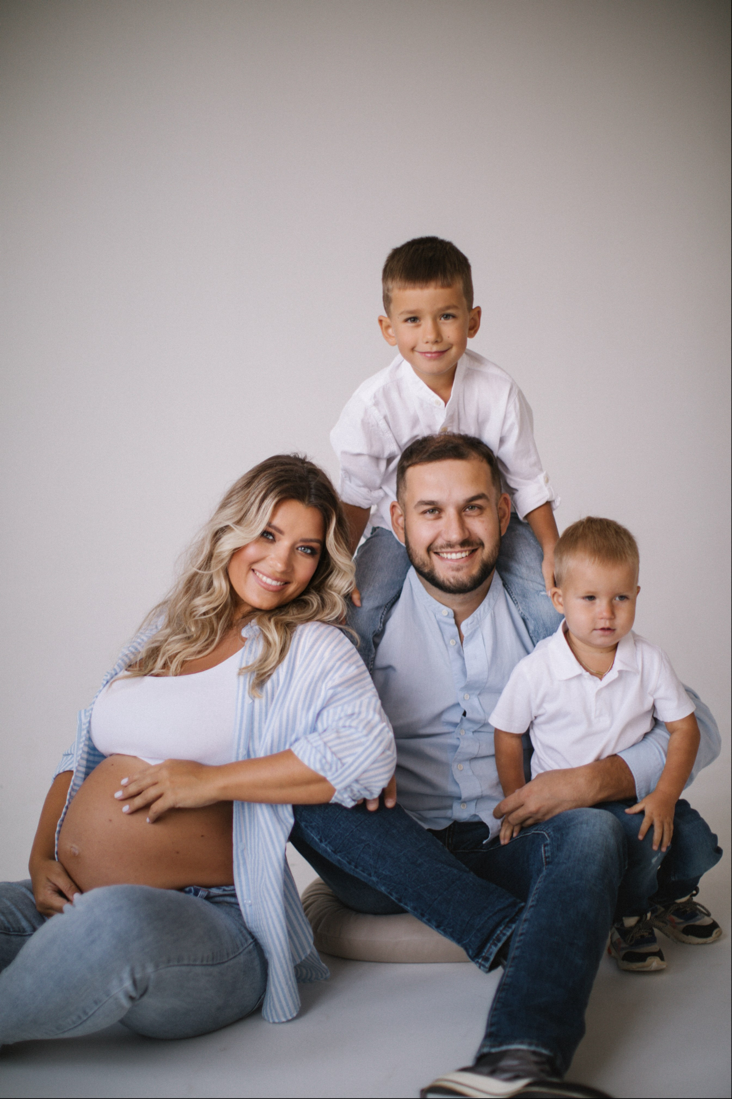 Катя со своими мужчинами🤍. Фотограф в Нижнем Новгороде