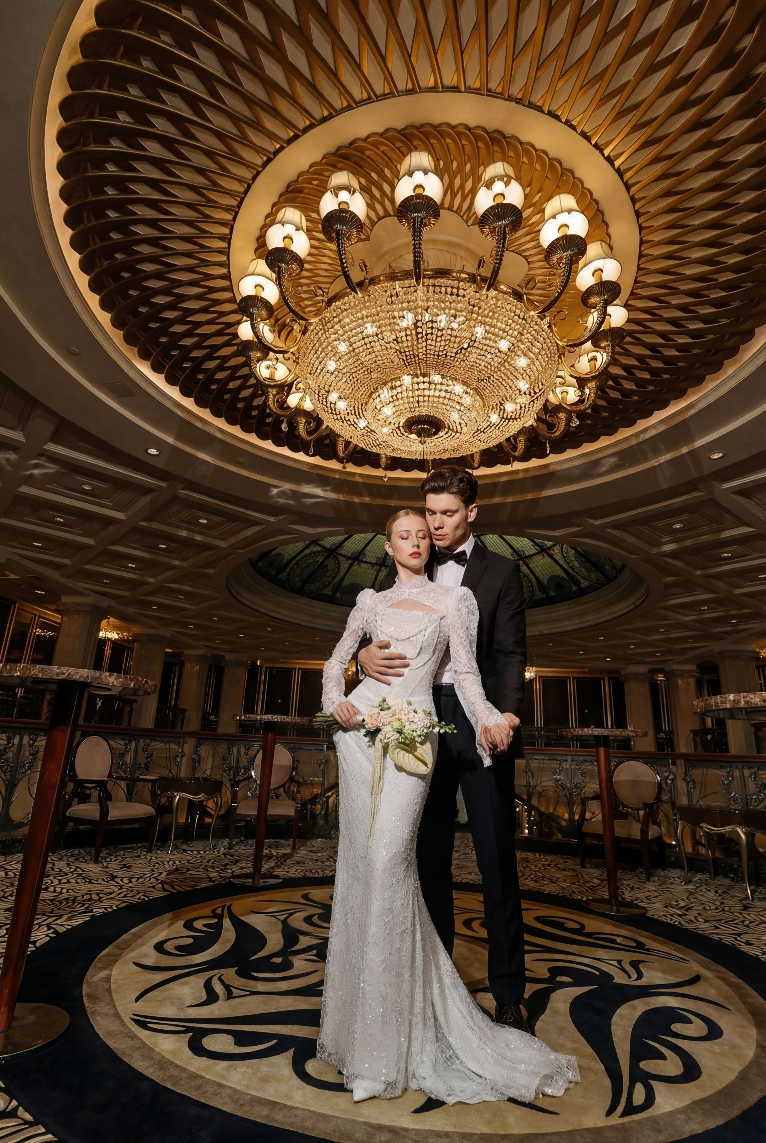 Вадим и Алина. Сборы в отеле St Regis. Свадебный фотограф в Москве и Подмосковье