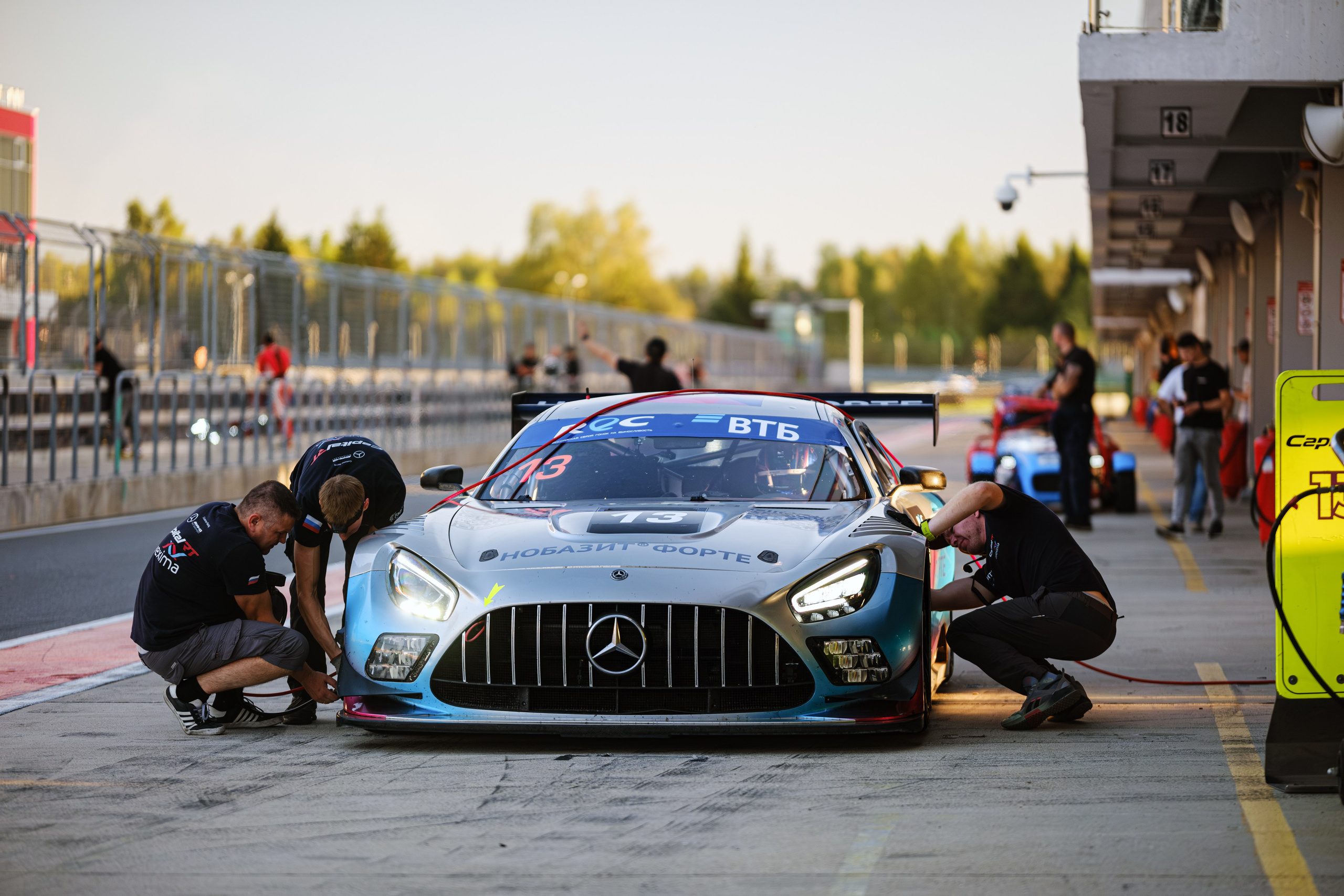 Российская серия гонок на выносливость. Авто и мотоспорт — фотограф Антон Медведев iCoguar