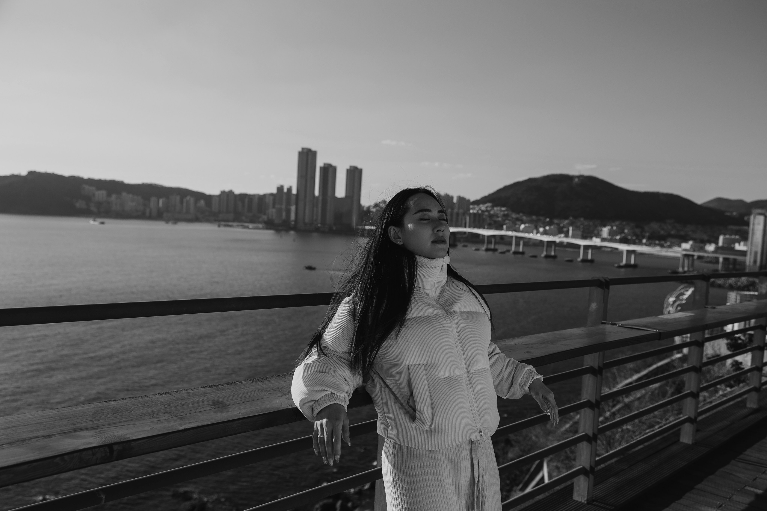 Семейная прогулка в Пусане. Зимняя фотопрогулка по Пусану. Фотопрогулка в Пусане. Семейная прогулочная фотоссесия. Фотосессии в Пусане. Фотоссесии в Корее. Фотограф Пусан. Какую одежду выбрать для фотосессии зимой. 