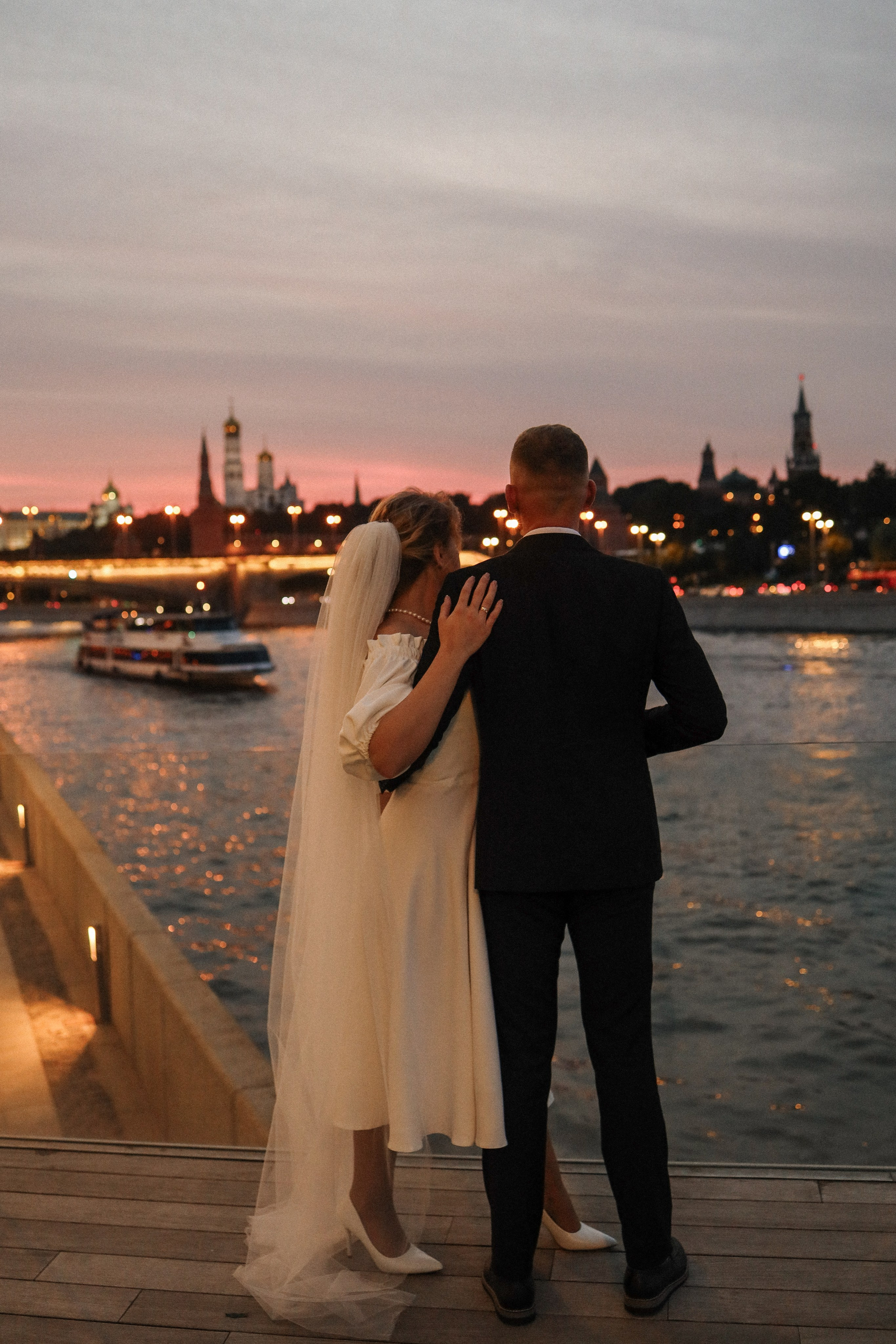 М. + Л.  Роспись в МФЦ, прогулка по ночной Москве. Семейный и lovestory фотограф в Москве Светлана Коняхина