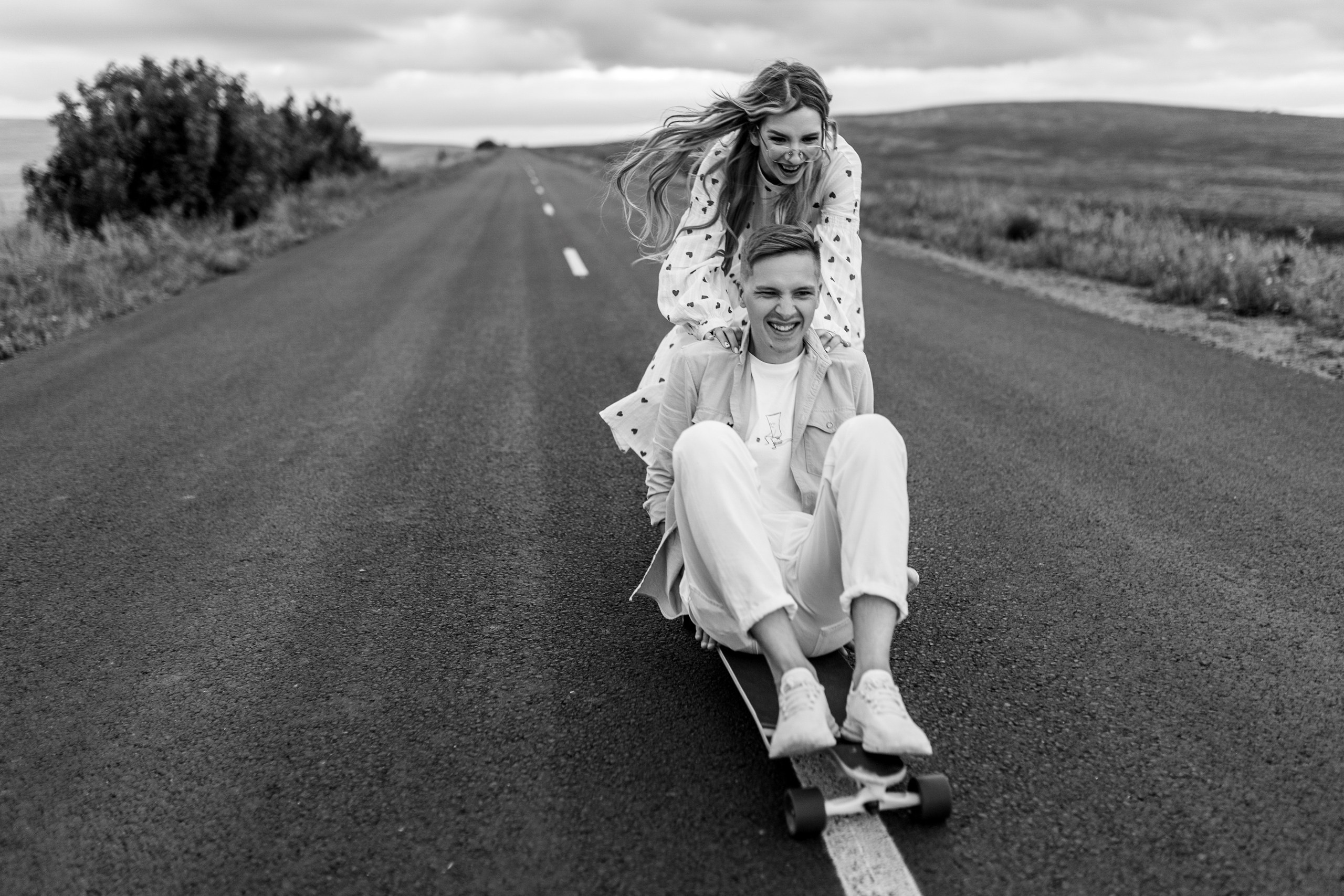 Здравствуйте! Я&nbsp;свадебный фотограф из&nbsp;Ульяновска, работаю в&nbsp;том числе по&nbsp;всей России и&nbsp;с&nbsp;выездом за&nbsp;границу. Снимаю свадьбы, lovestory, корпоративы, светский репортаж. Провожу обучение по&nbsp;фотографии, мастер-классы и&nbsp;воркшопы для других фотографов.