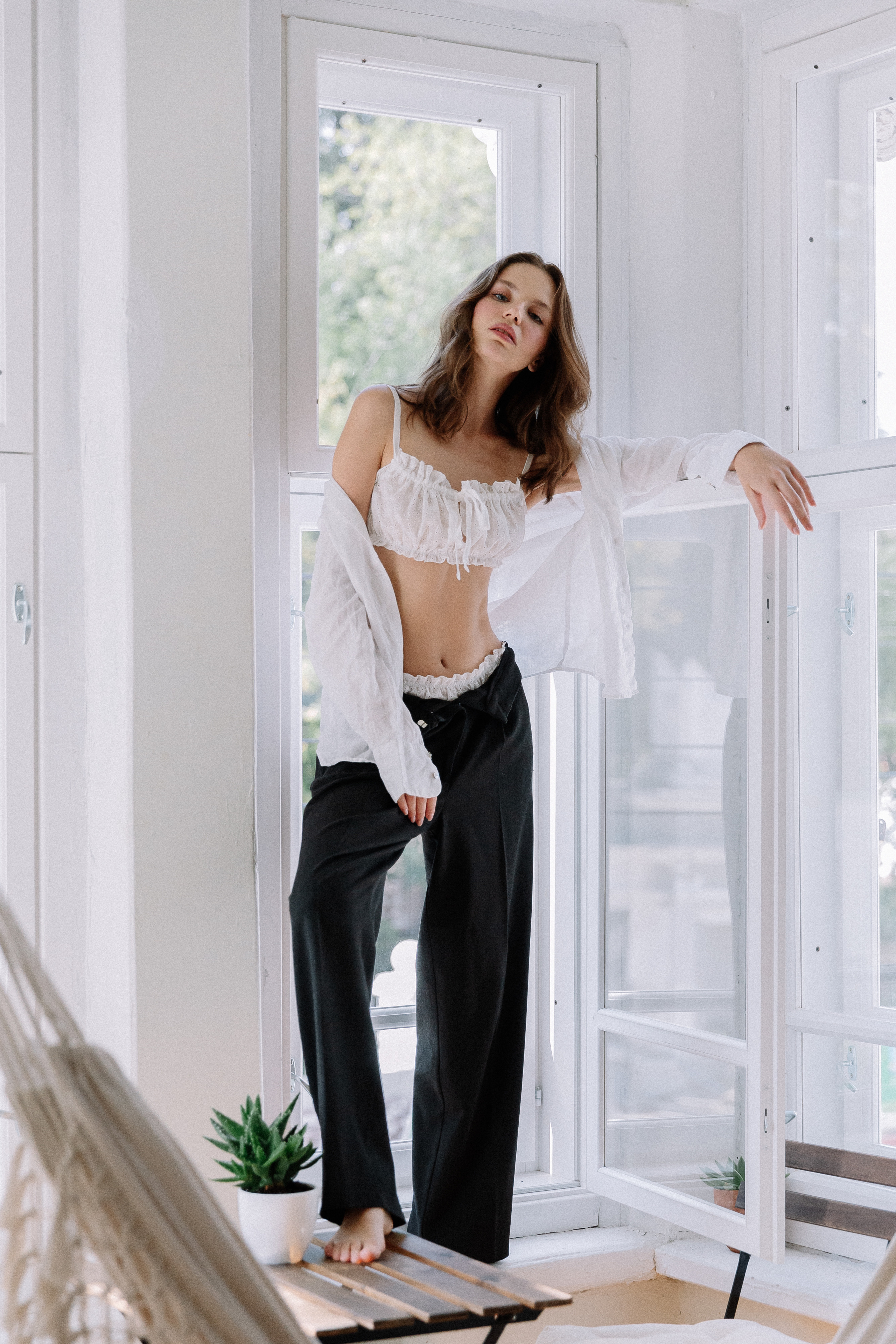 She loved strange poses. Э Т О М Ы