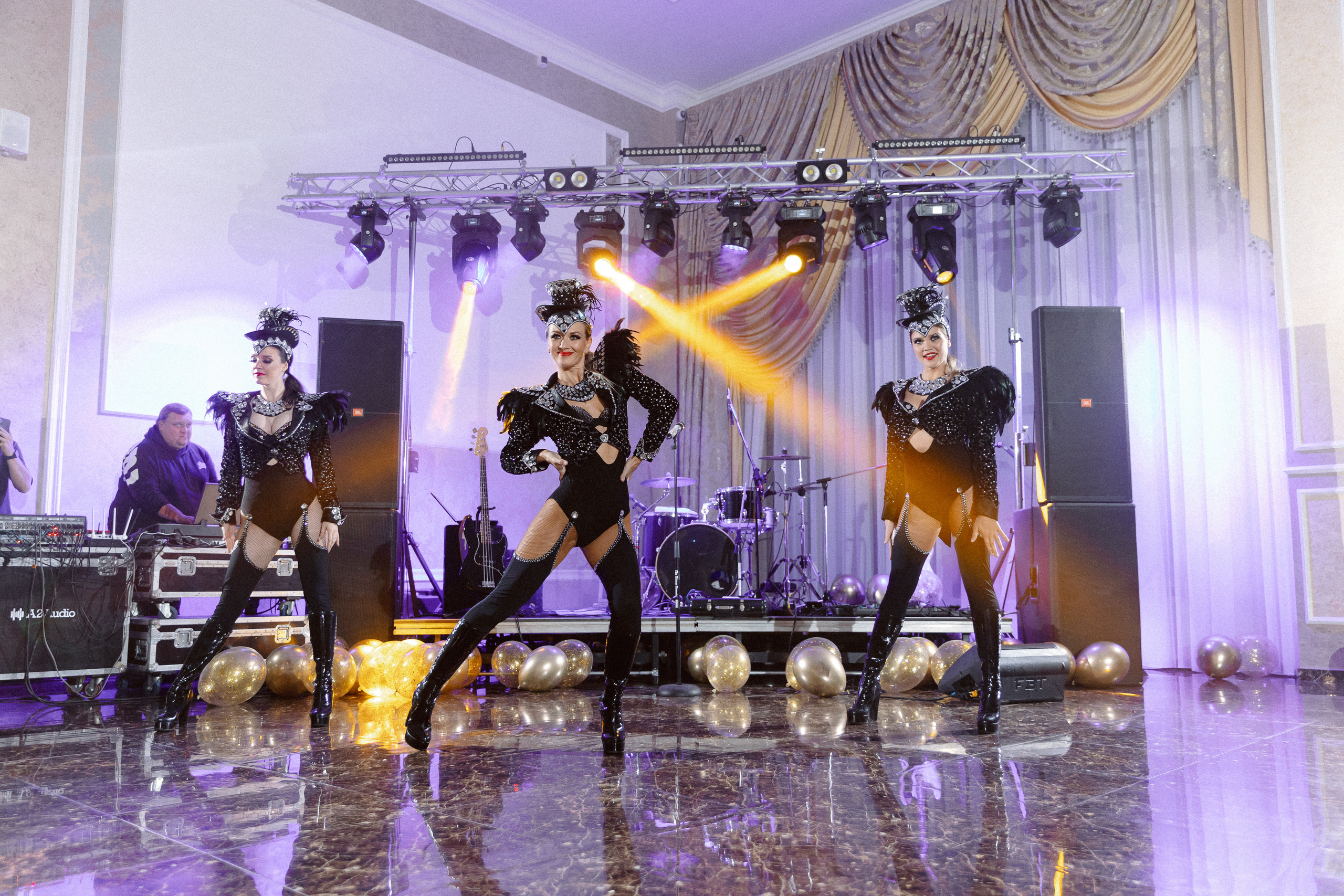 HB Aristocrat hotel. Э Т О М Ы