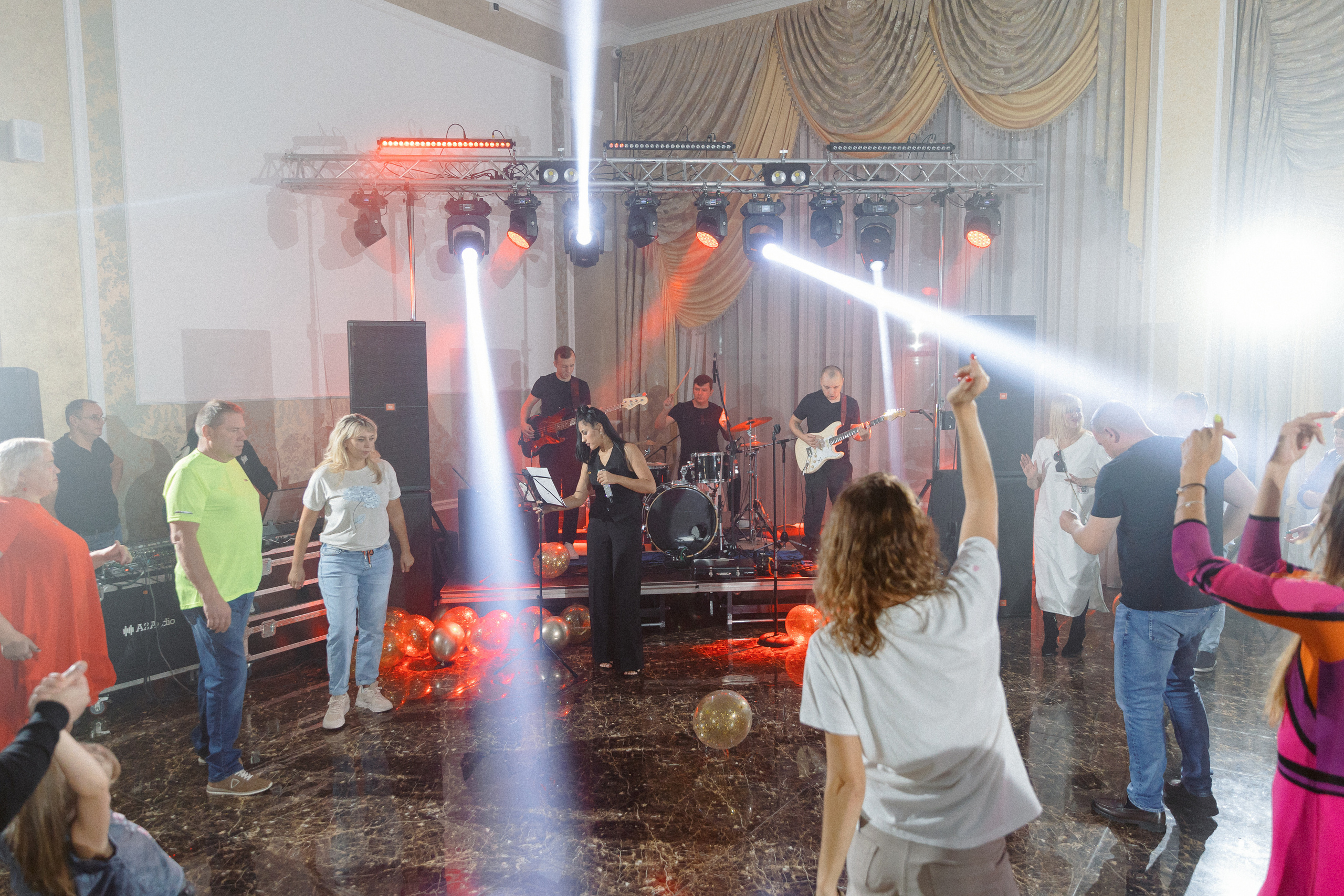 HB Aristocrat hotel. Э Т О М Ы