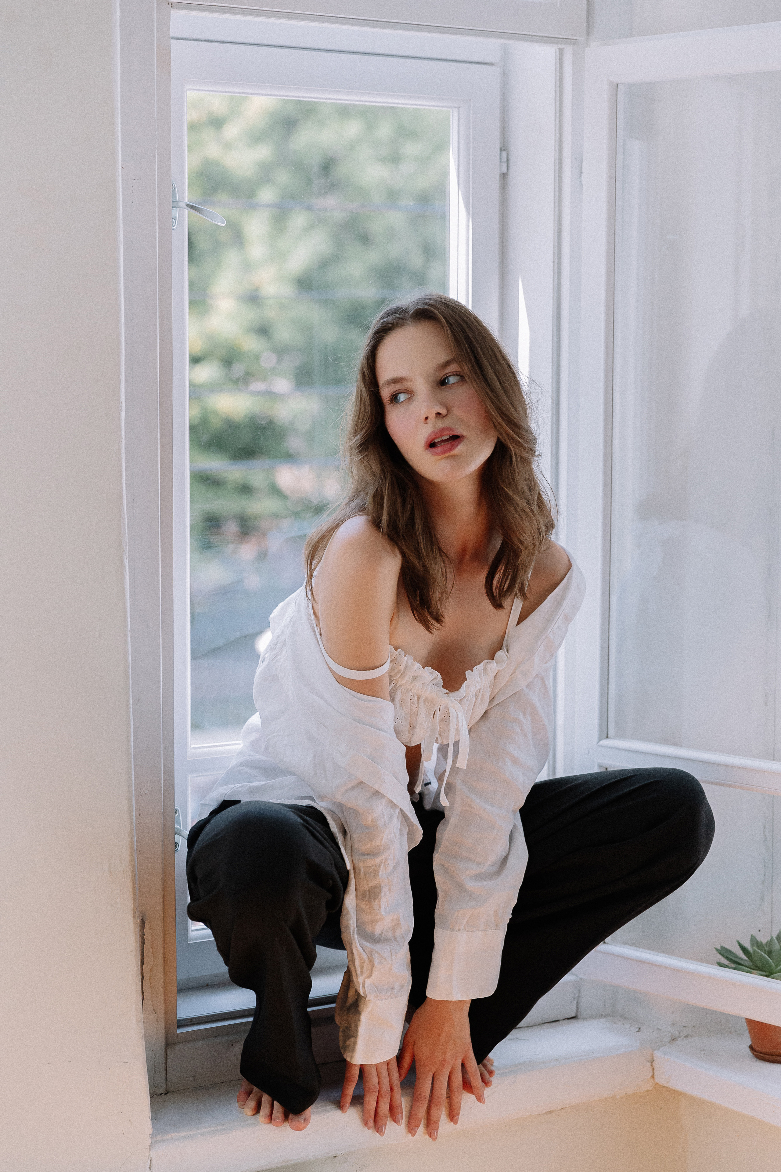 She loved strange poses. Э Т О М Ы