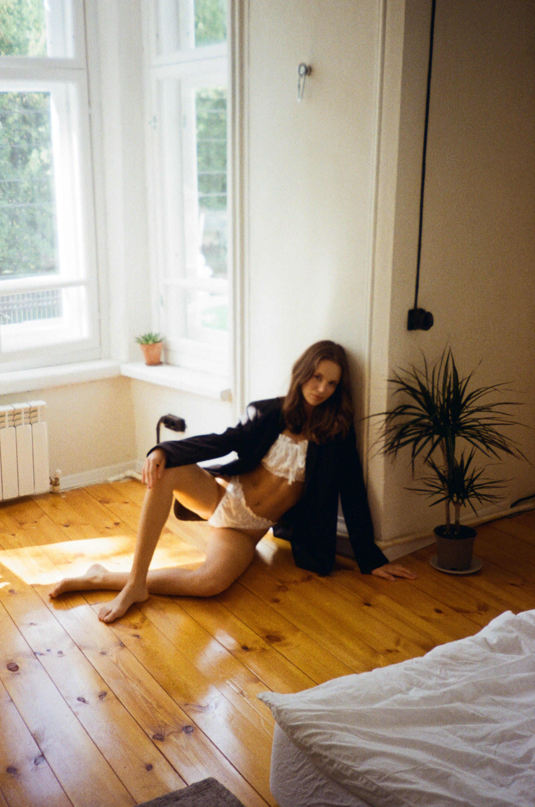 She loved strange poses. Э Т О М Ы