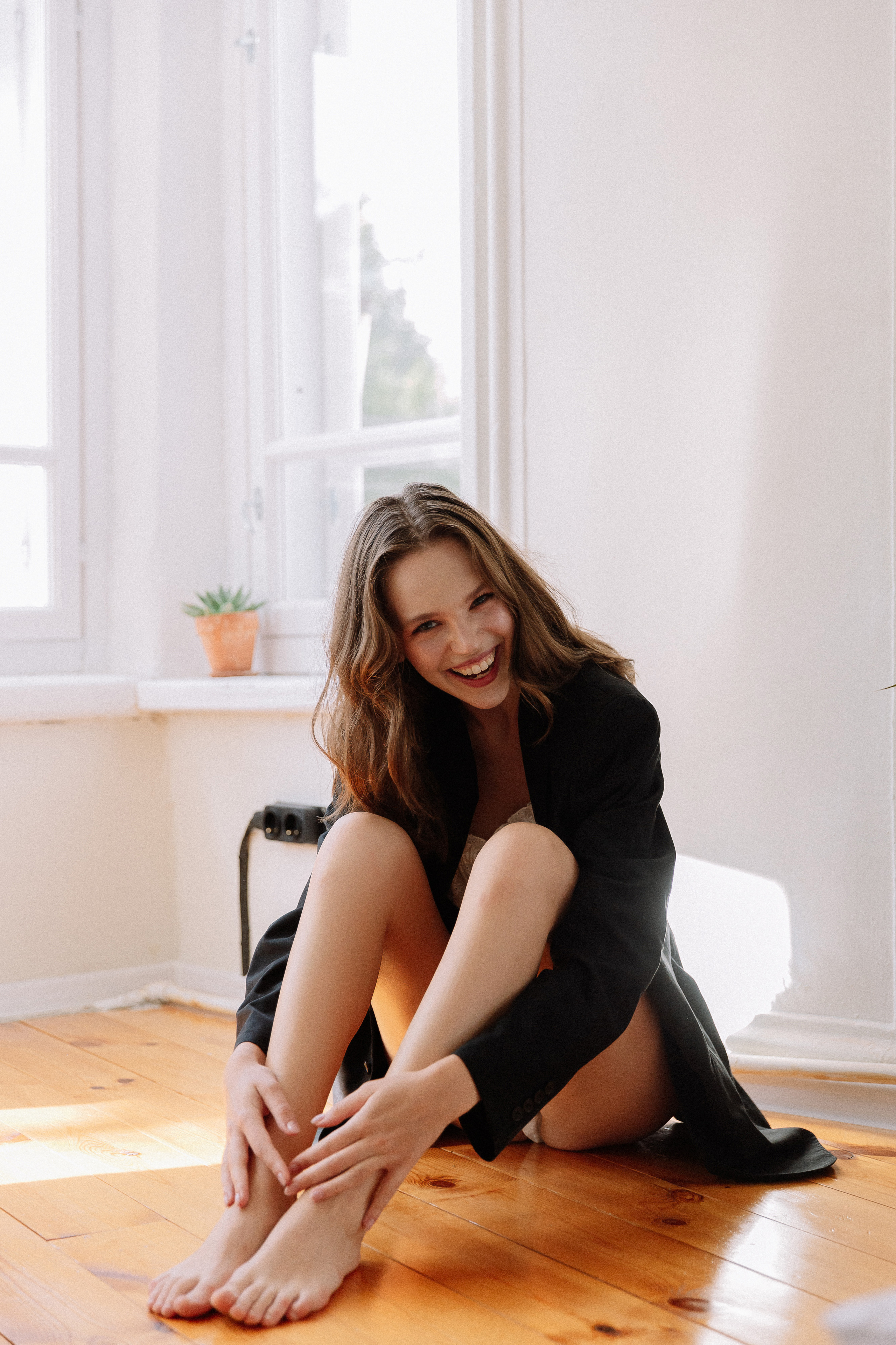 She loved strange poses. Э Т О М Ы