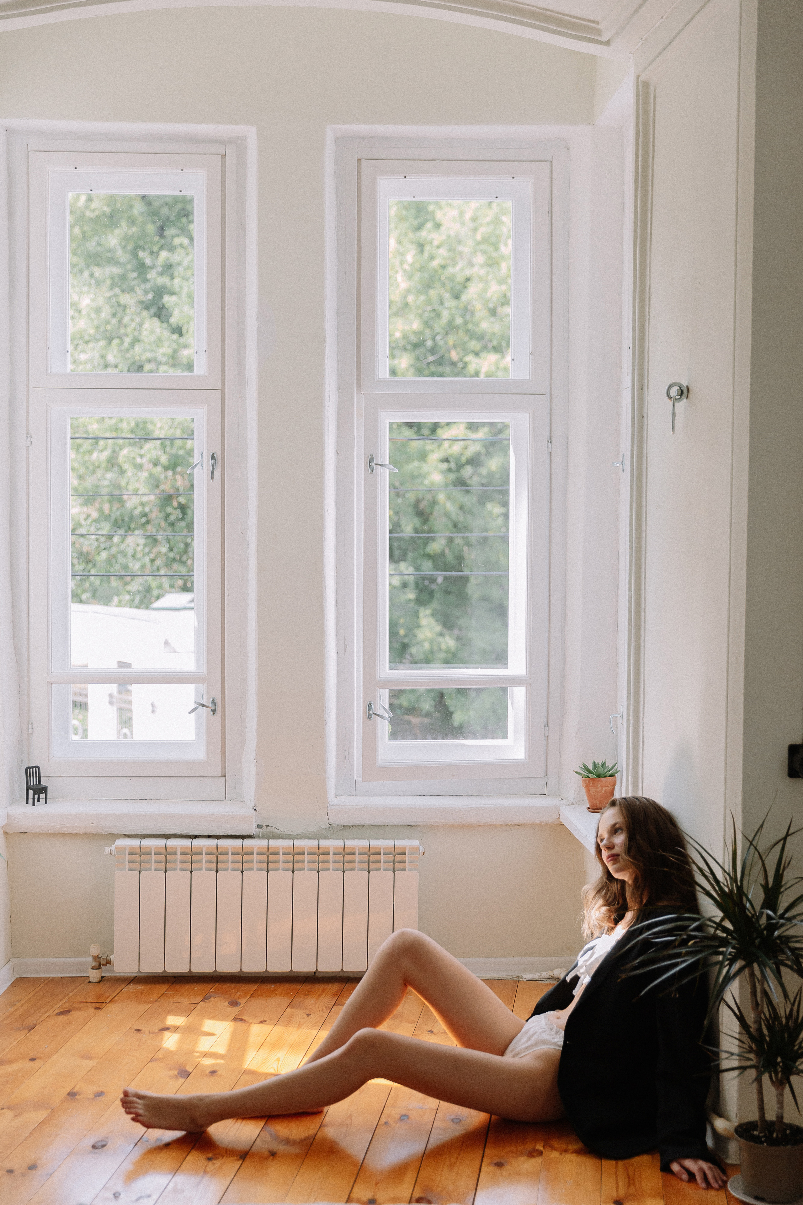 She loved strange poses. Э Т О М Ы