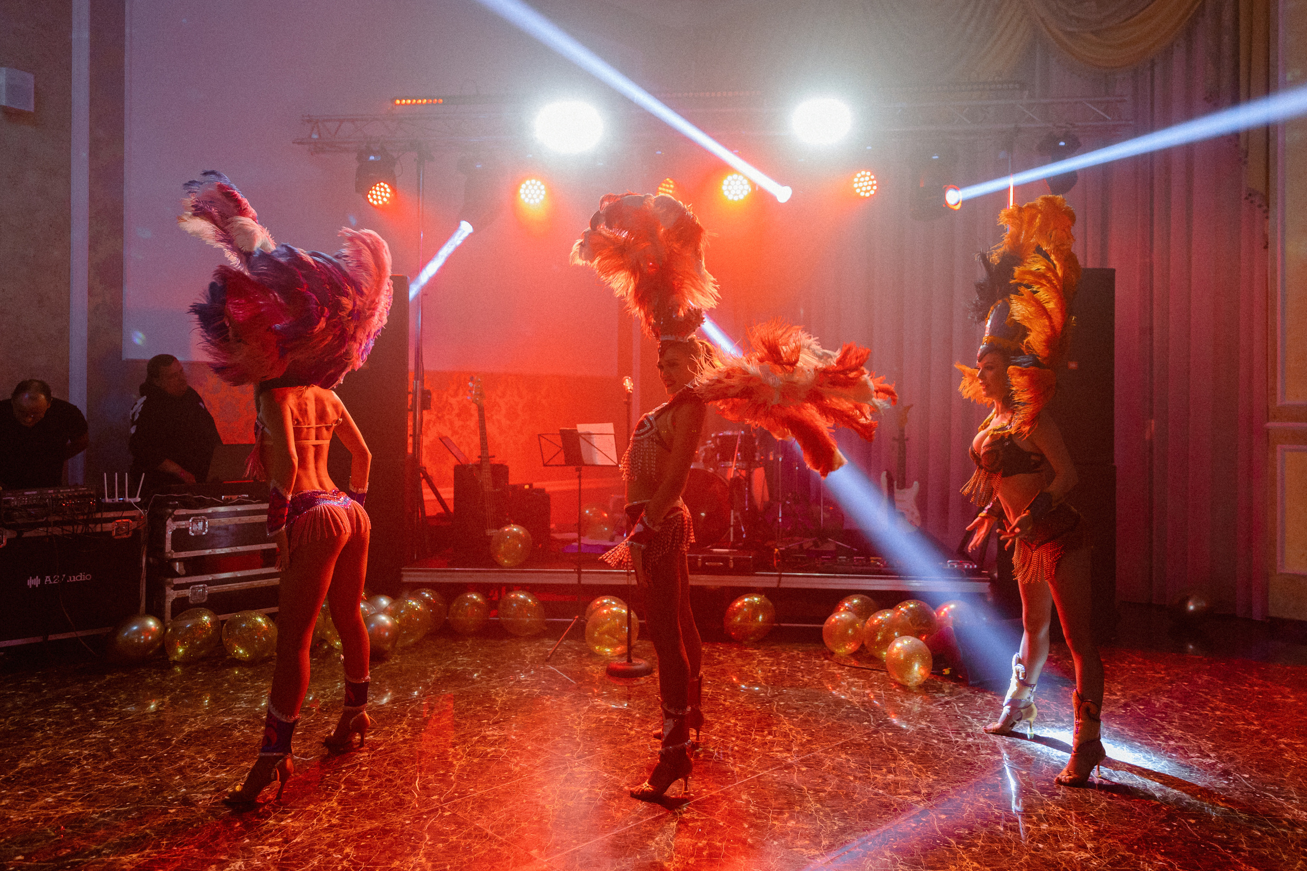 HB Aristocrat hotel. Э Т О М Ы