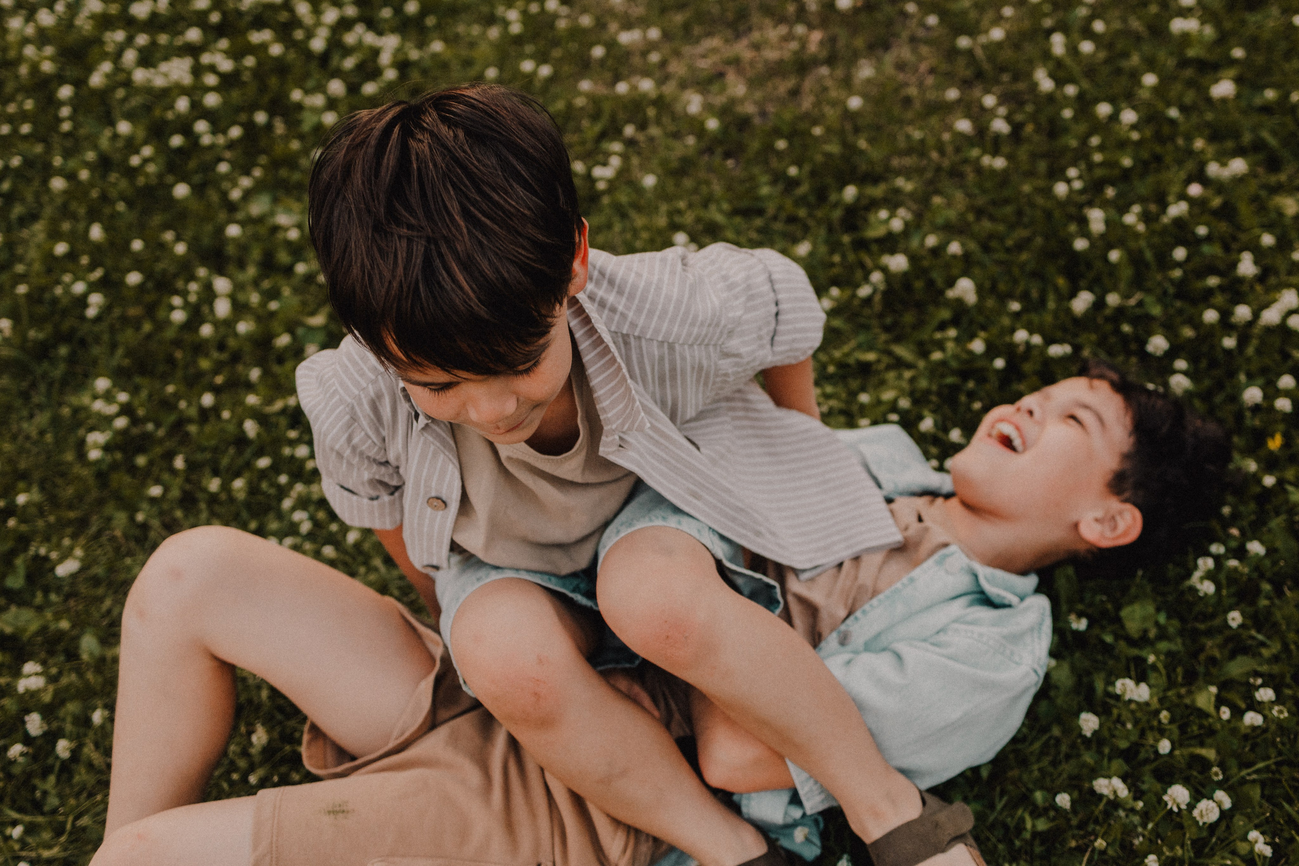 На лужайке. Семейный фотограф Москва