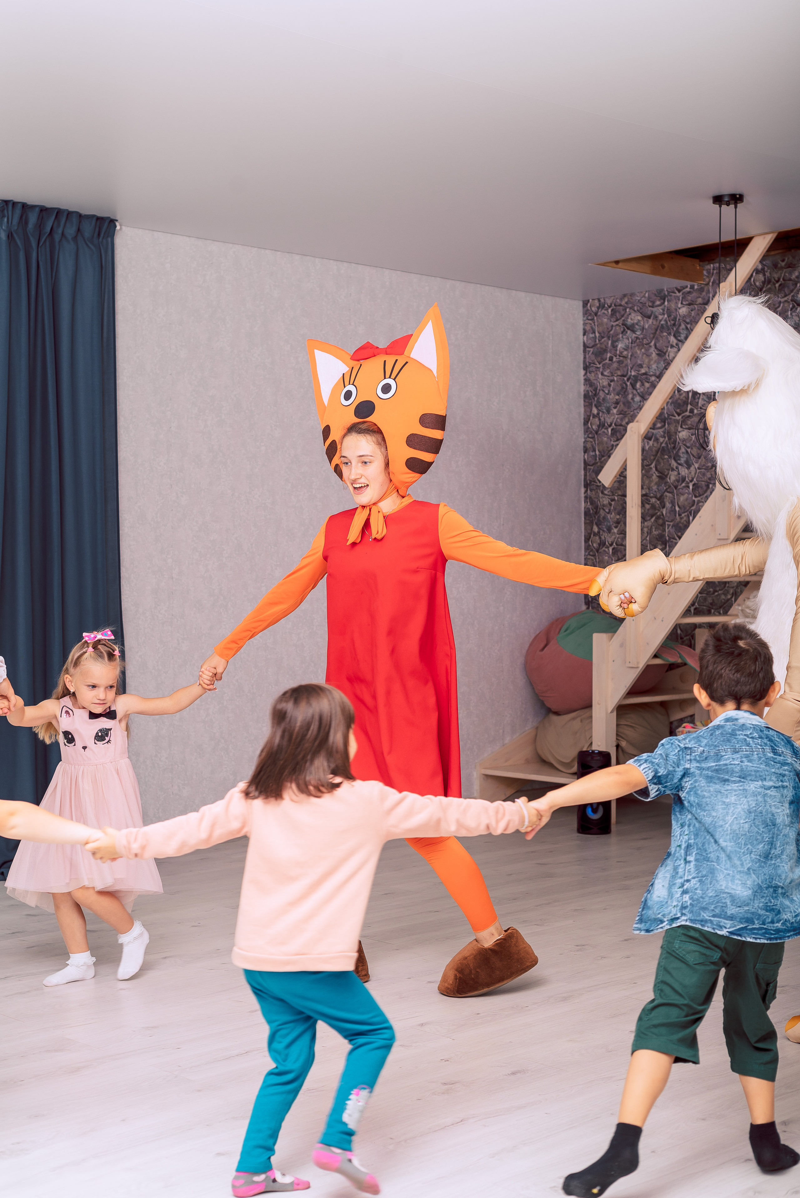 Аниматоры в фотостудии). Колодич Оксана детский и семейный фотограф