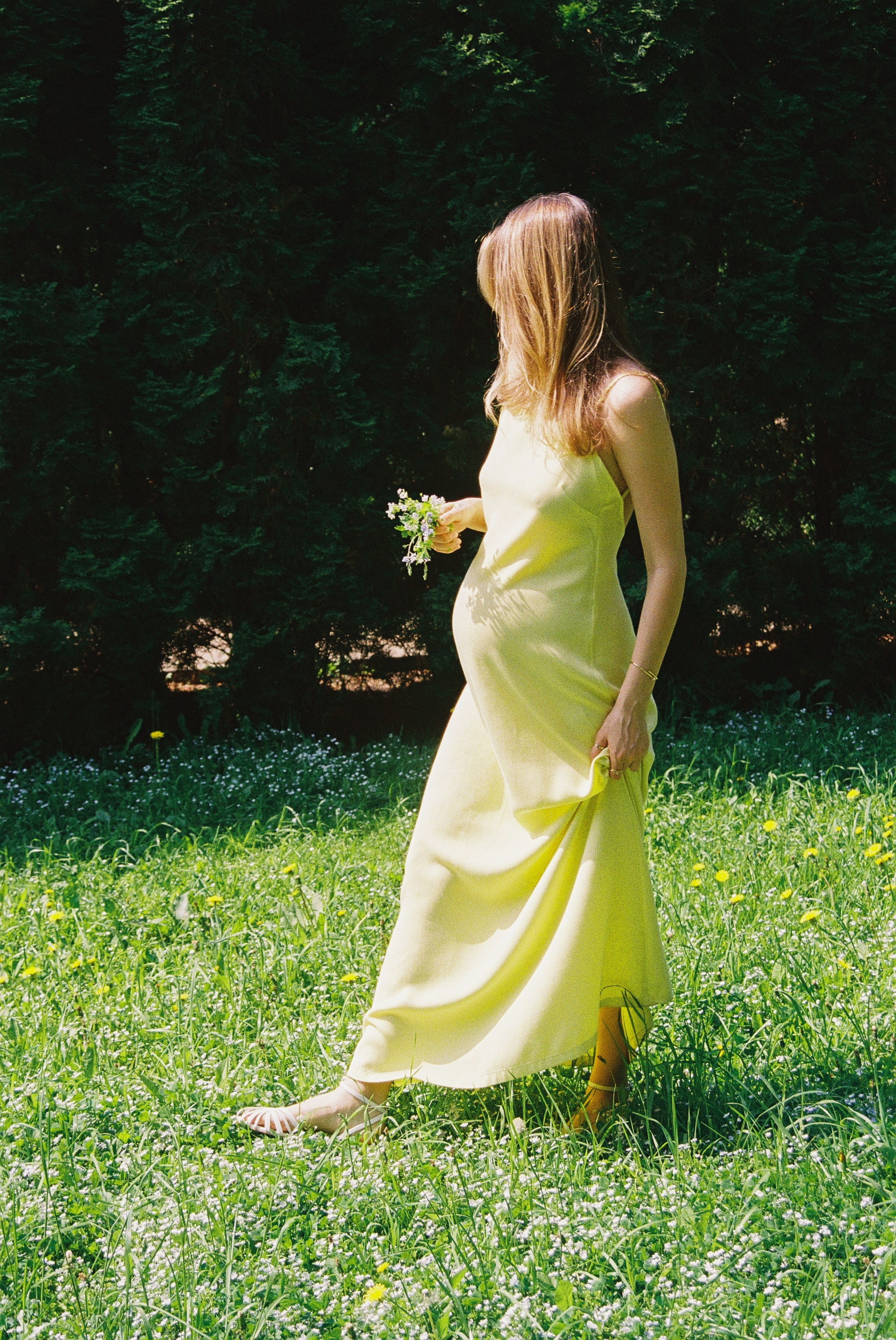 Лора pregnancy цифра и плёнка. Фотограф беременности и материнства в Москве Алевтина Носова