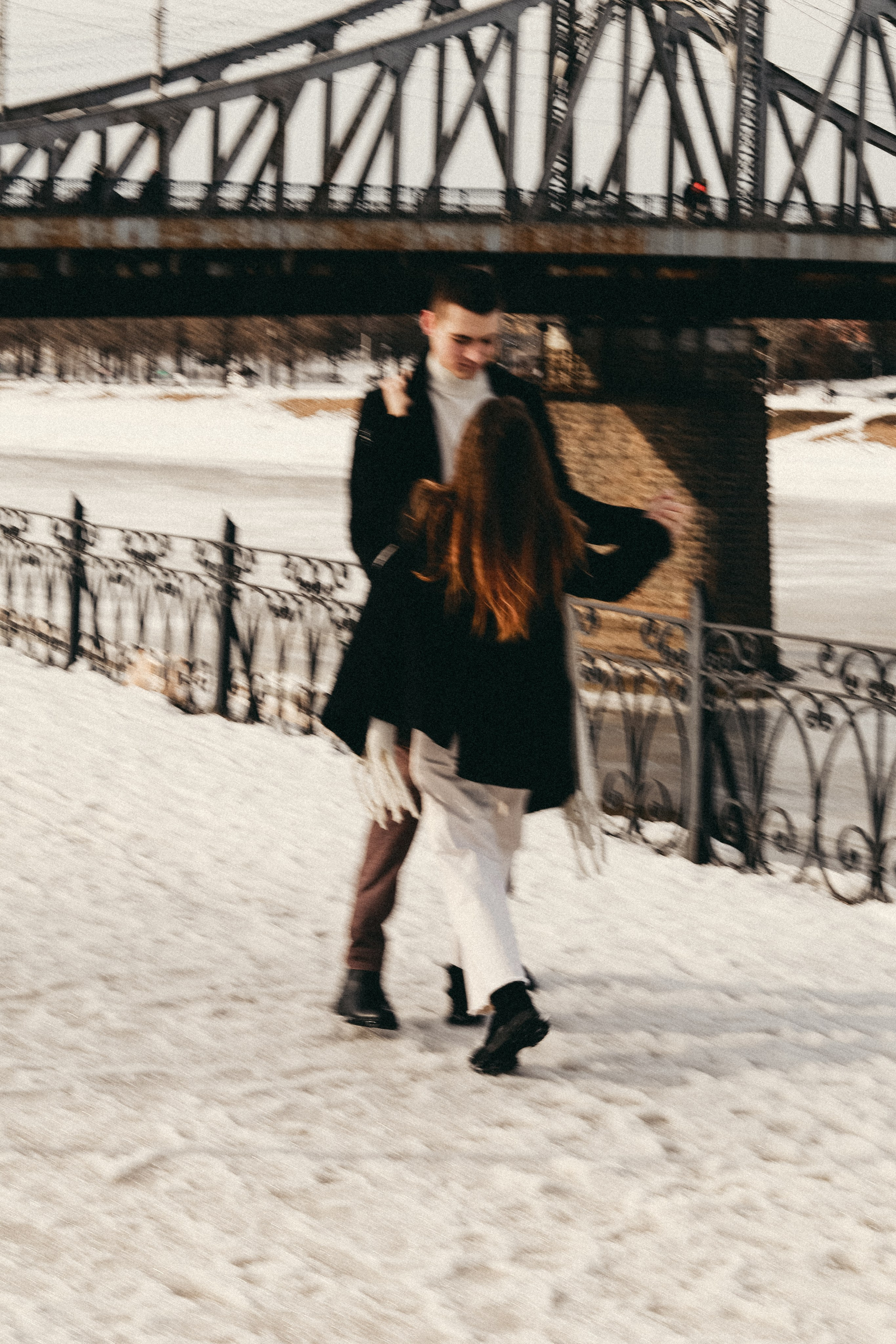 Парная фотосессия Елизавета & Николай на набережной в Москве. Индивидуальный, свадебный, и love-story фотограф в Москве