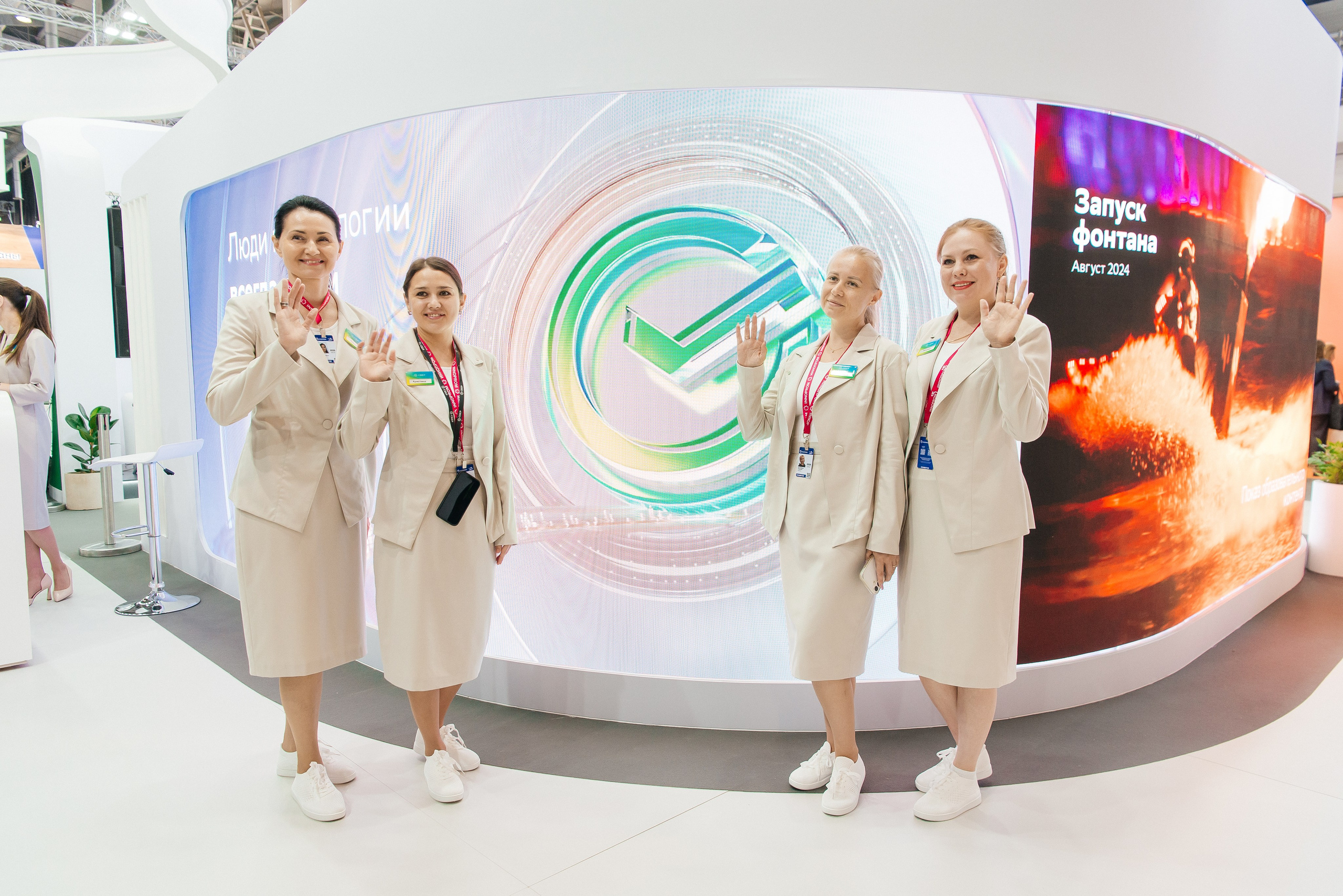 Стенд Сбера на Иннопром 2025. Профессиональный фотограф в Екатеринбурге Ирина Смирнова