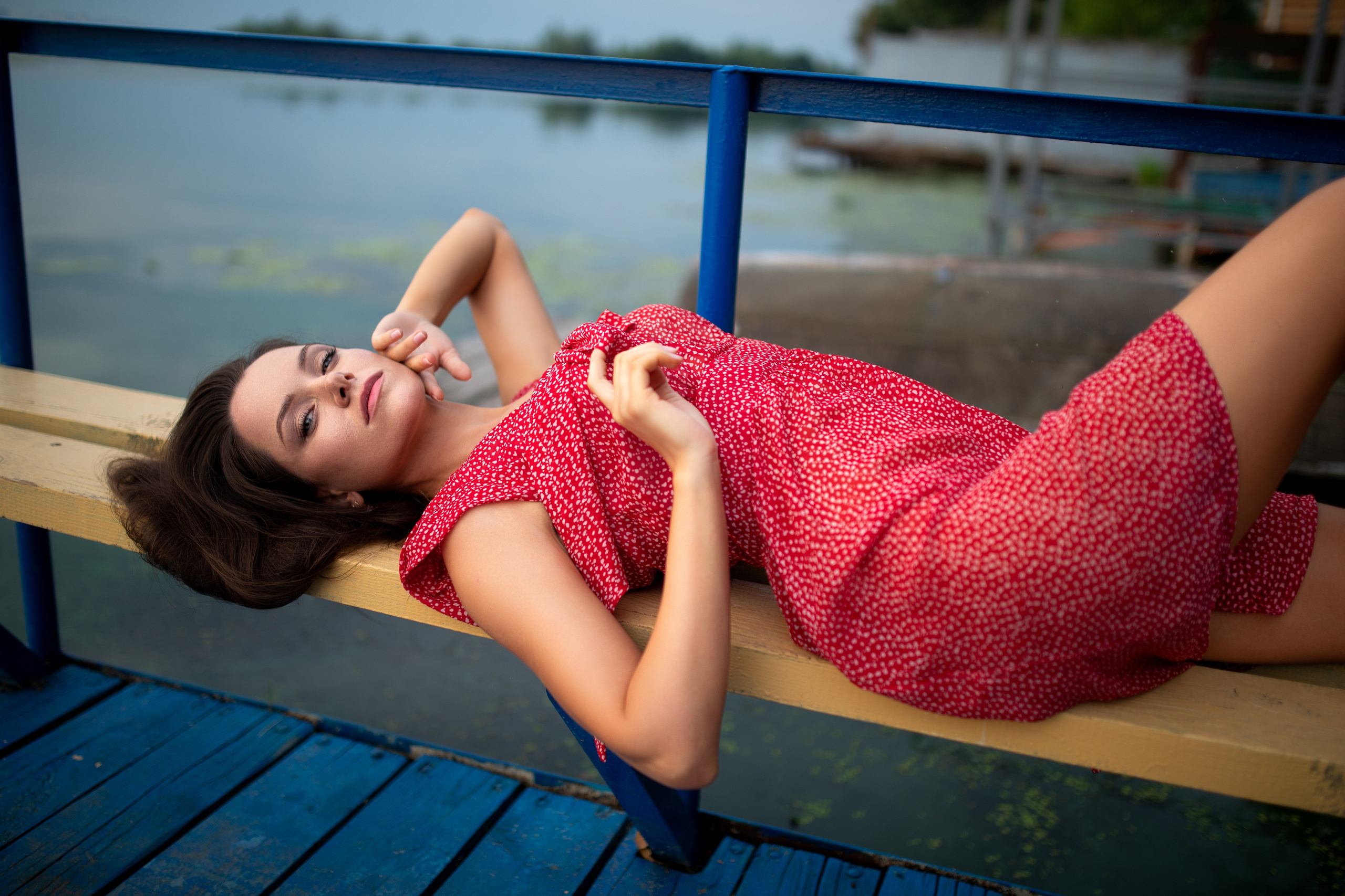 Съемка с Екатериной на рассвете на берегу реки