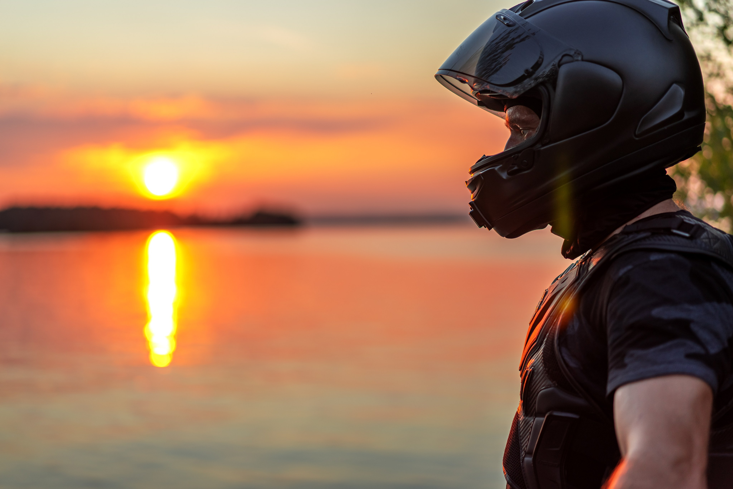 Мужская фотосессия с мотоциклом на закате. Фотограф Екатеринбург Кокшарова Александра