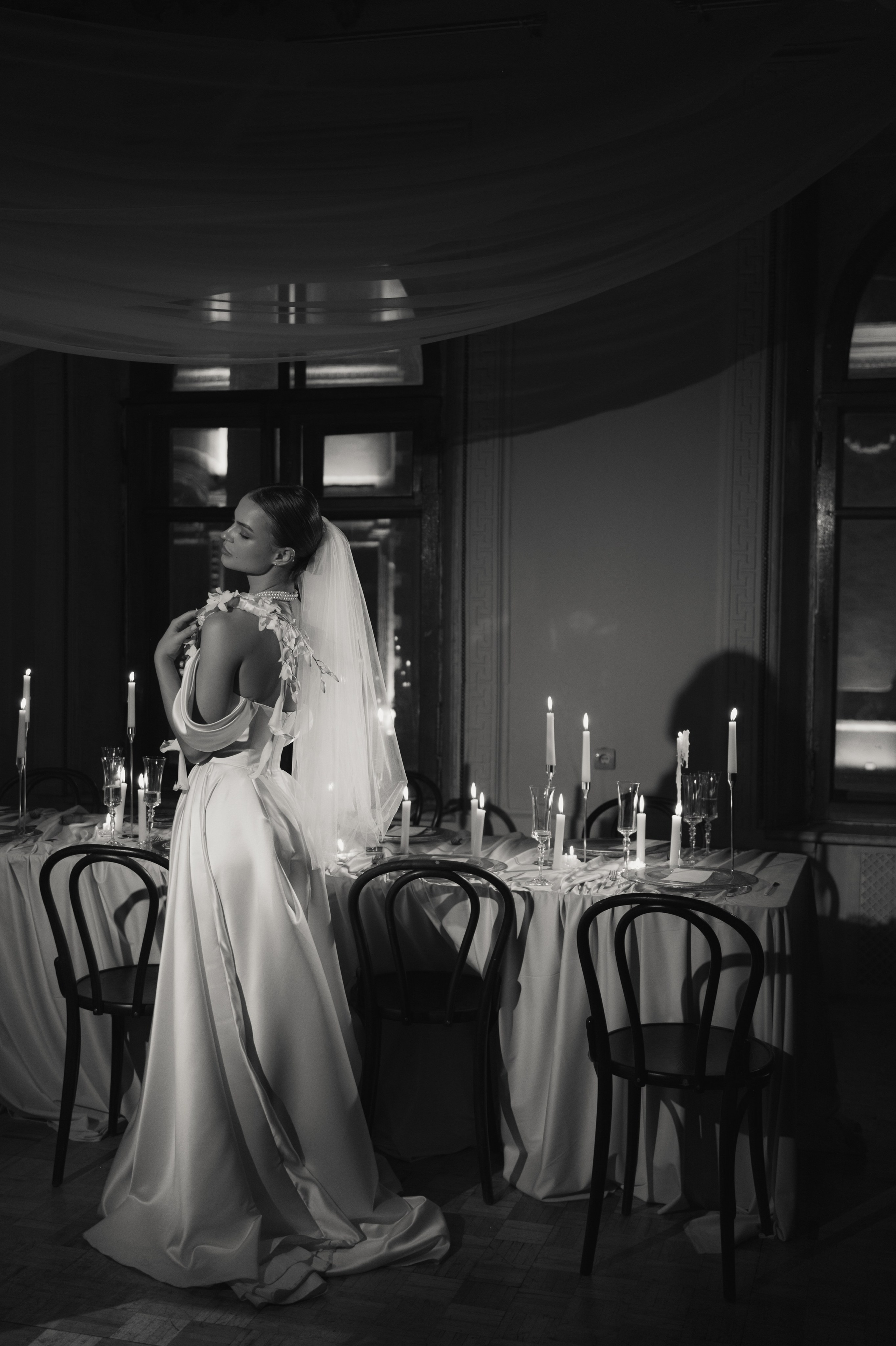 Камерный свадебный ужин при свечах в старинном особняке в фотостудии 21. Kult. Ярослава Ерина — свадебный фотограф в Москве