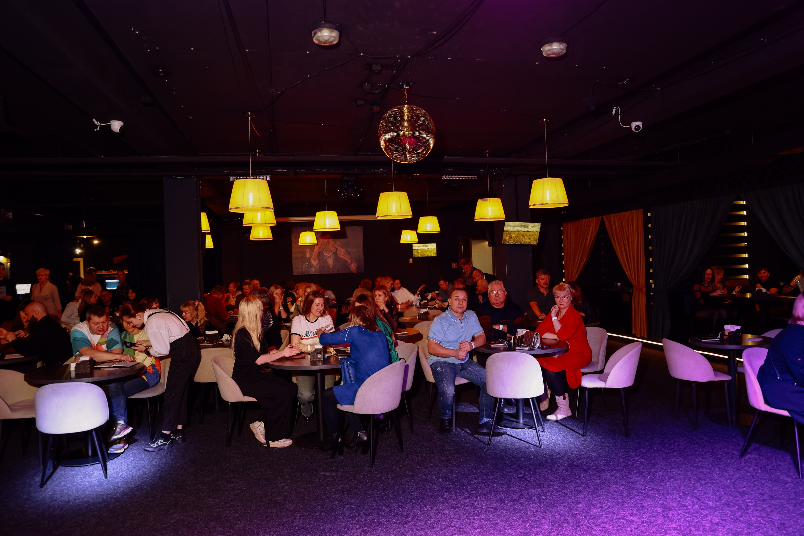 Дискотека под хиты 2000 в Истории. Фотограф Юлия Мальцева