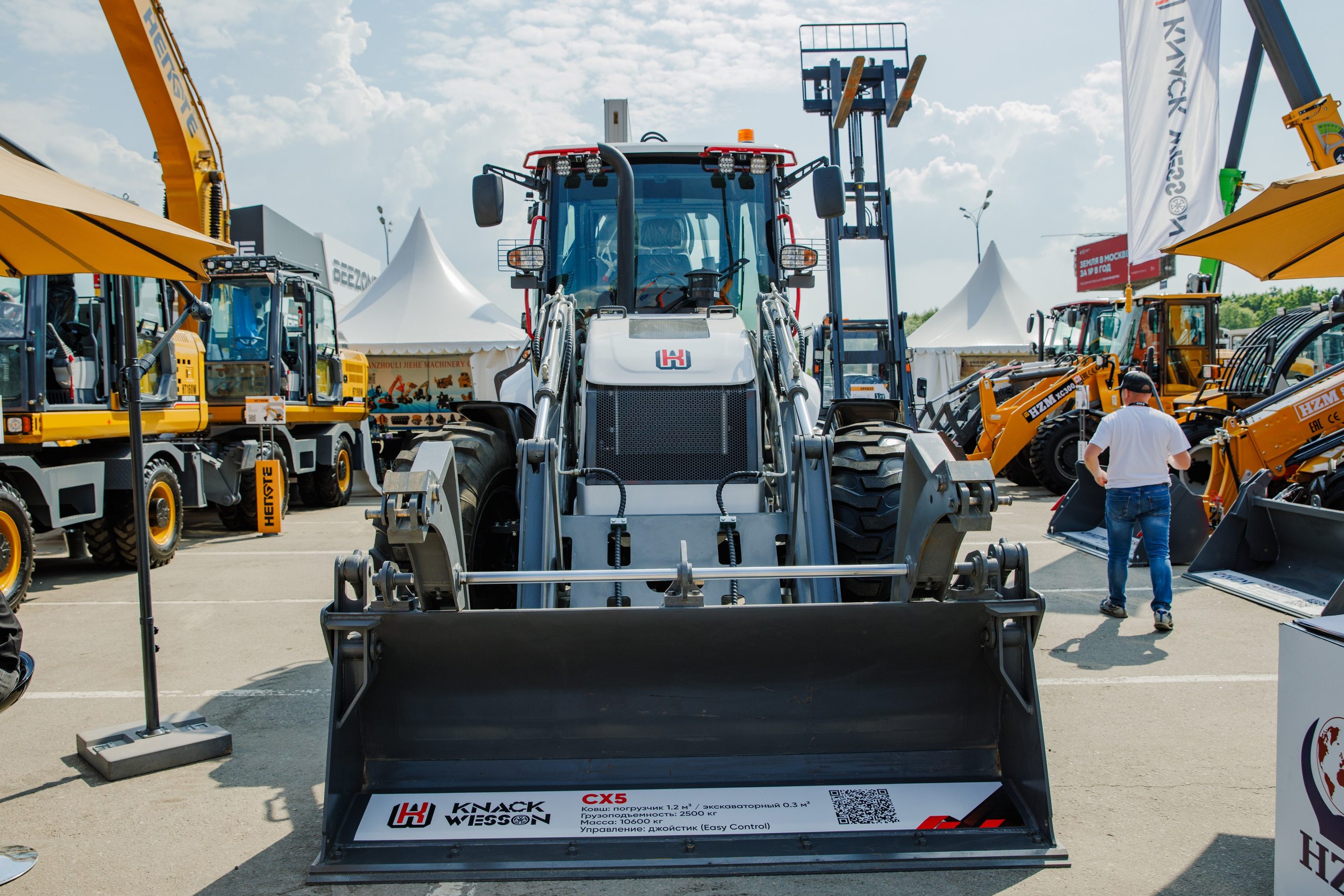 Выставка Спец. Техники. Фотограф Москва Шептаев Артём