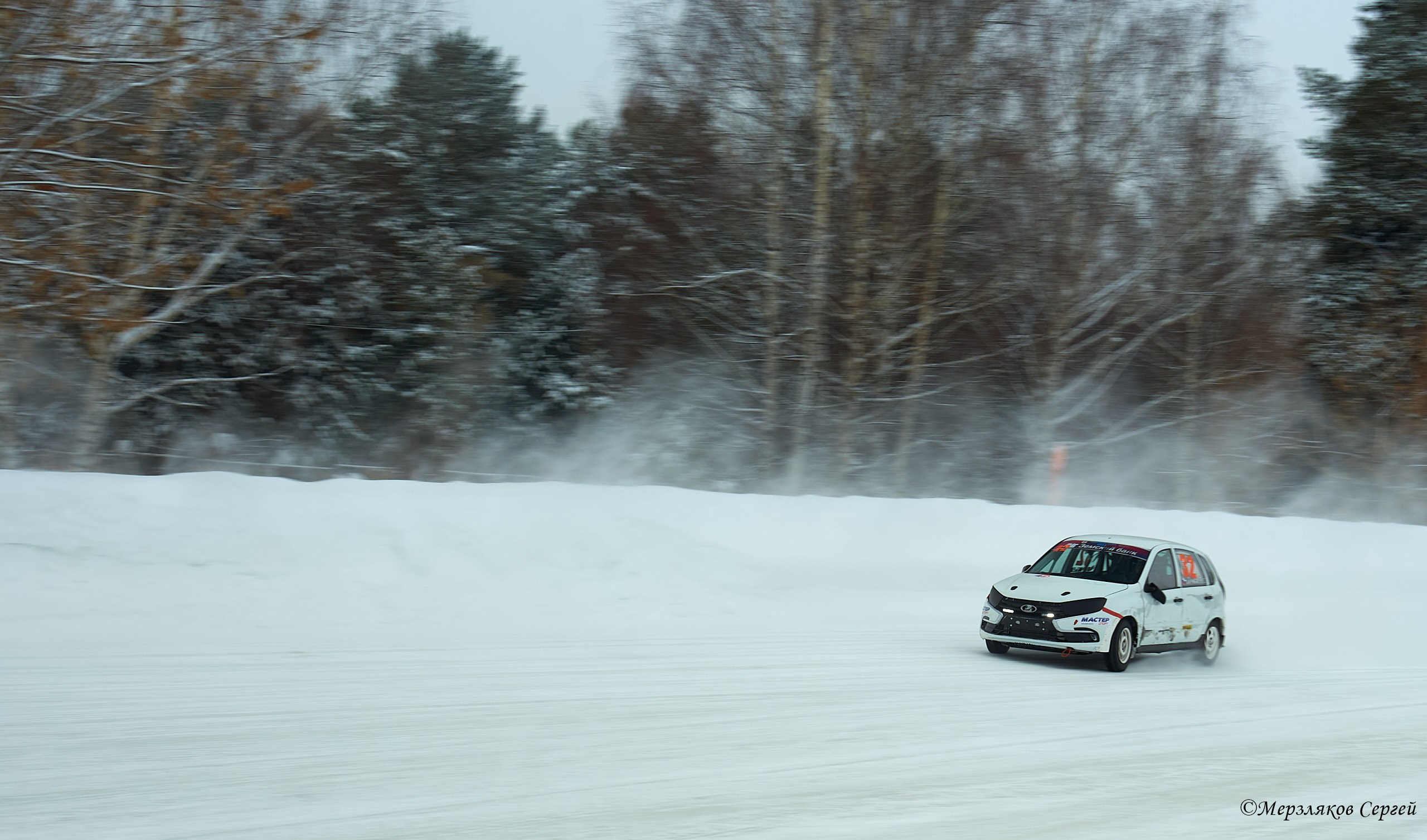 Трековые автогонки на льду Чемпионат России. Спортивный репортажный фотограф в Ижевске Сергей Мерзляков