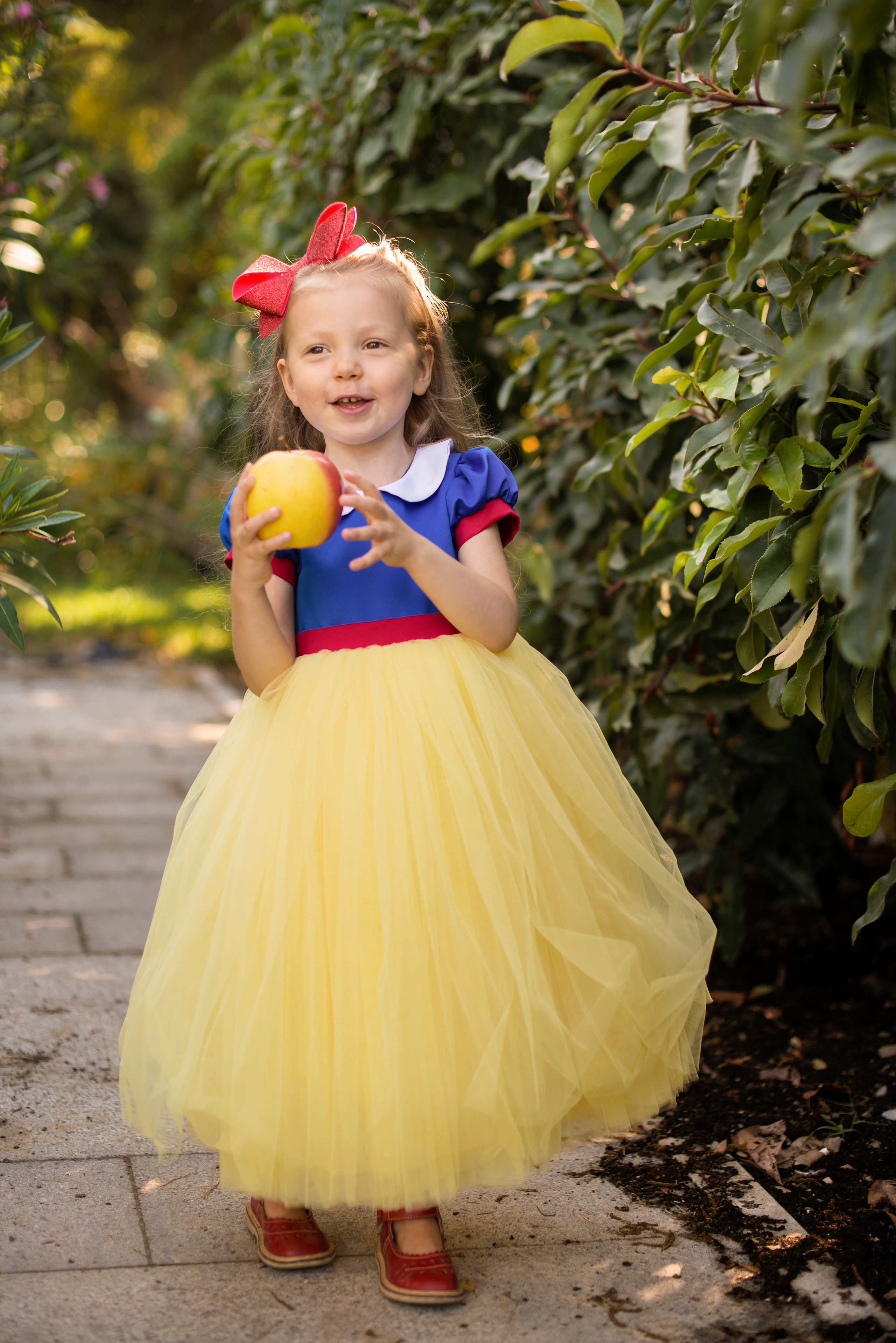 Белоснежка в лесу. Ялта. Семейный и детский фотограф в Севастополе. Семейный фотограф в Ялте