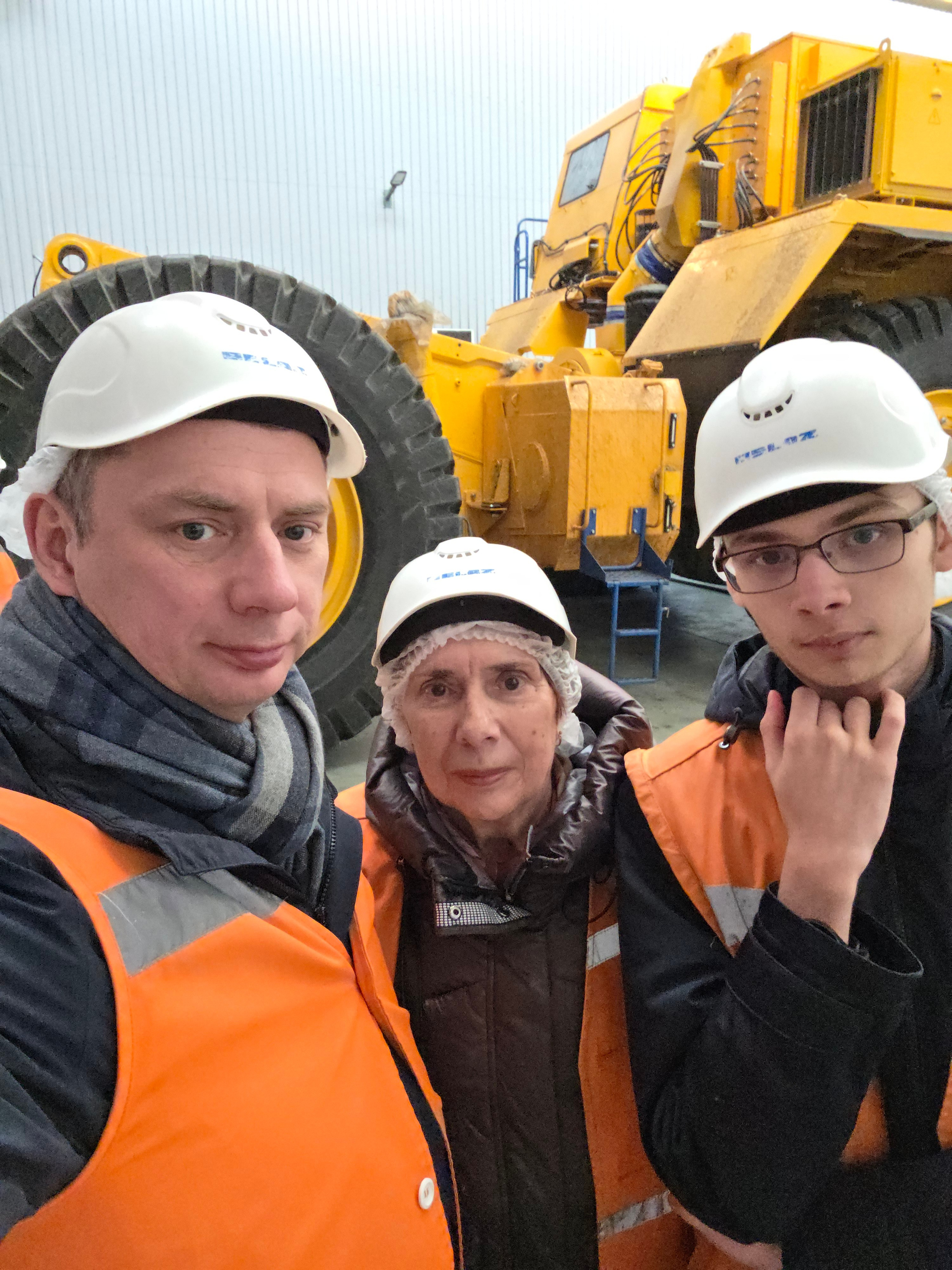 Экскурсия в сборочный цех и на выставочную площадку