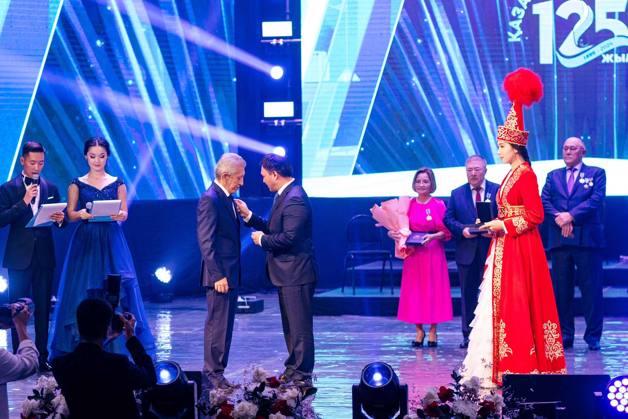 Фотосъёмка для Kazmunaygas. Фотограф в Алматы Сиражев Карымсак. Фотосессия, бизнес портреты