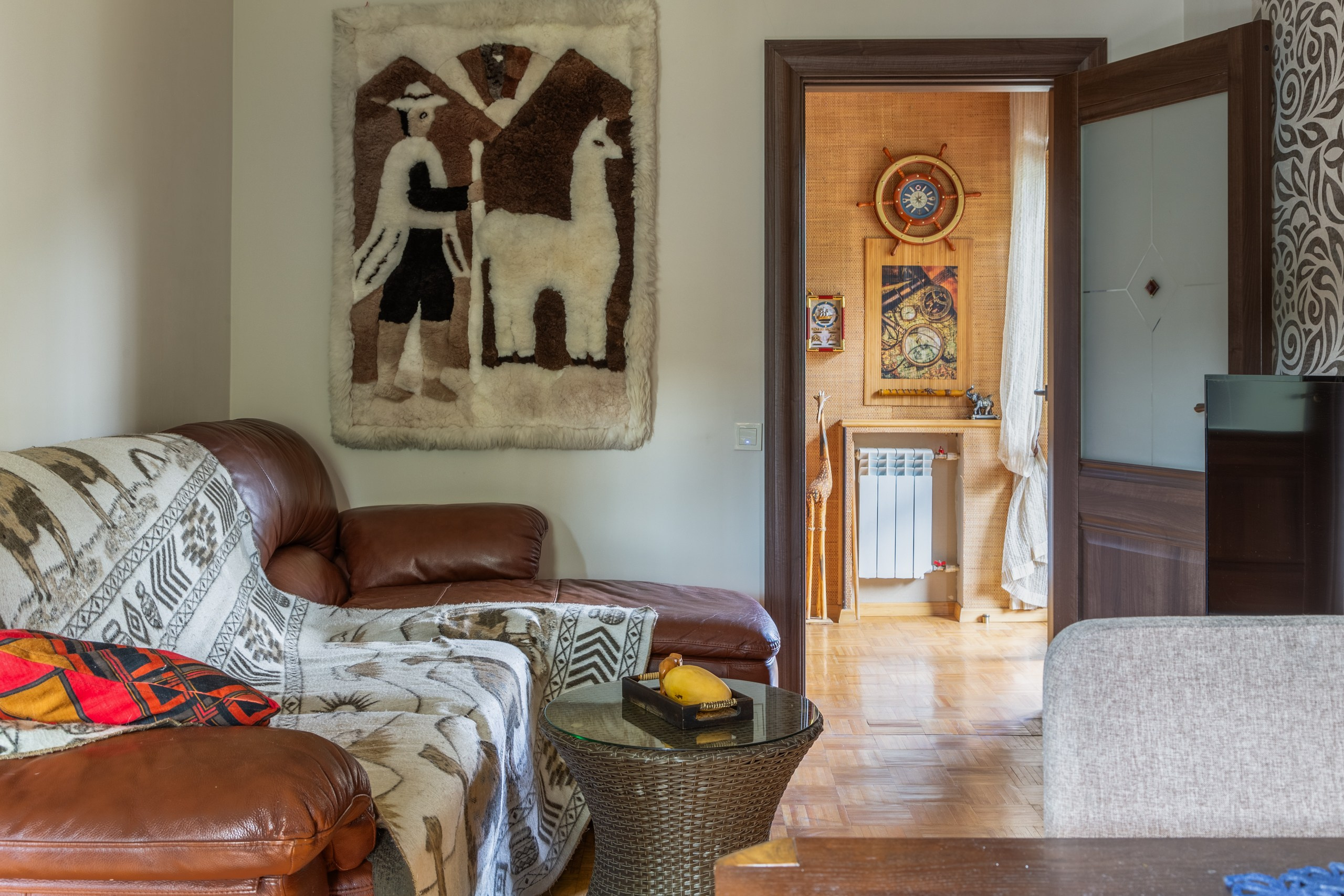 Квартира для продажи в городе Дивногорске с хоумстейджингом. Интерьерный фотограф и ретушер в Красноярске Денис Антропов