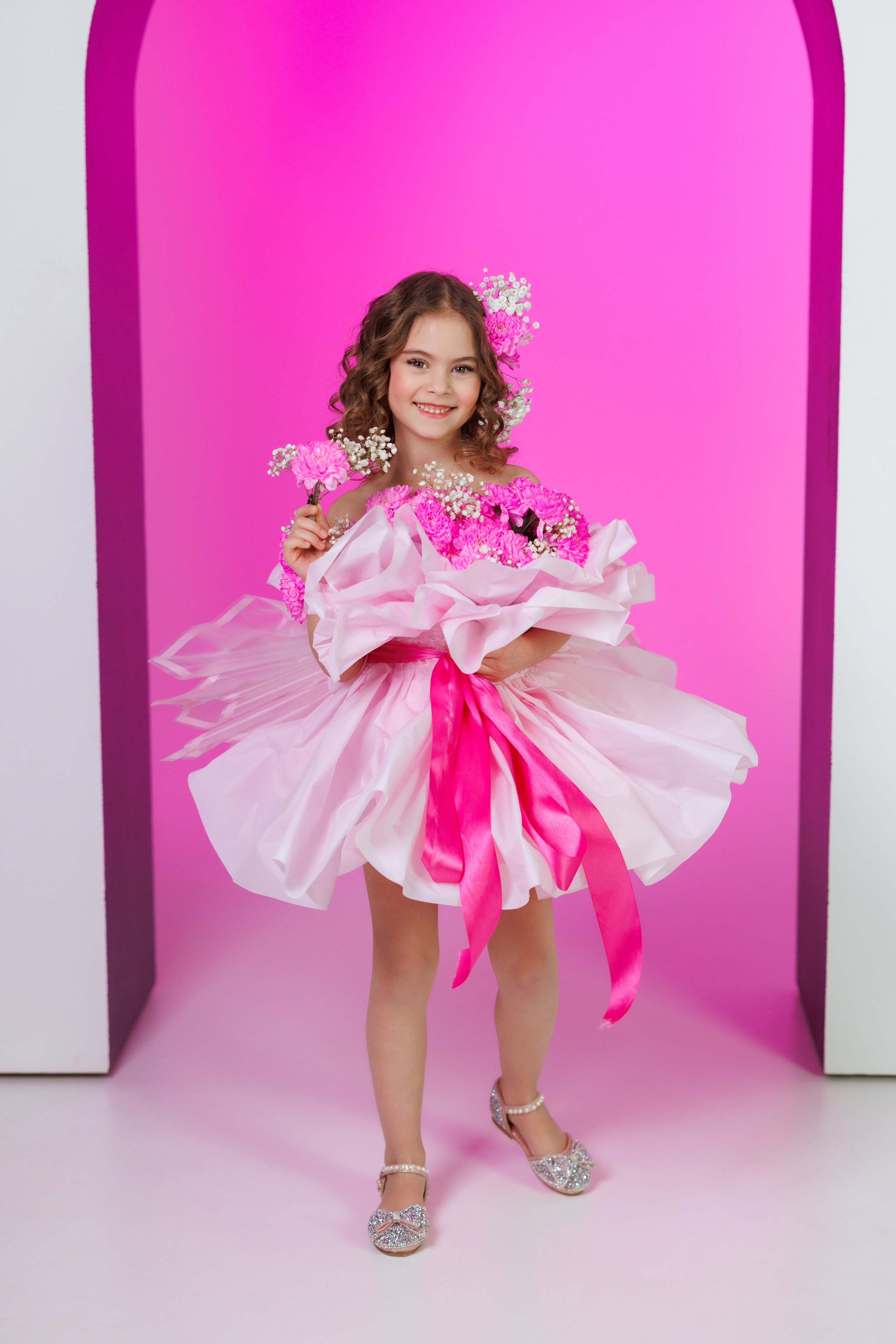 Фотосессия для девочек в форме букета с живыми цветами. Семейный и детский фотограф в Краснодаре Анна Трашкова