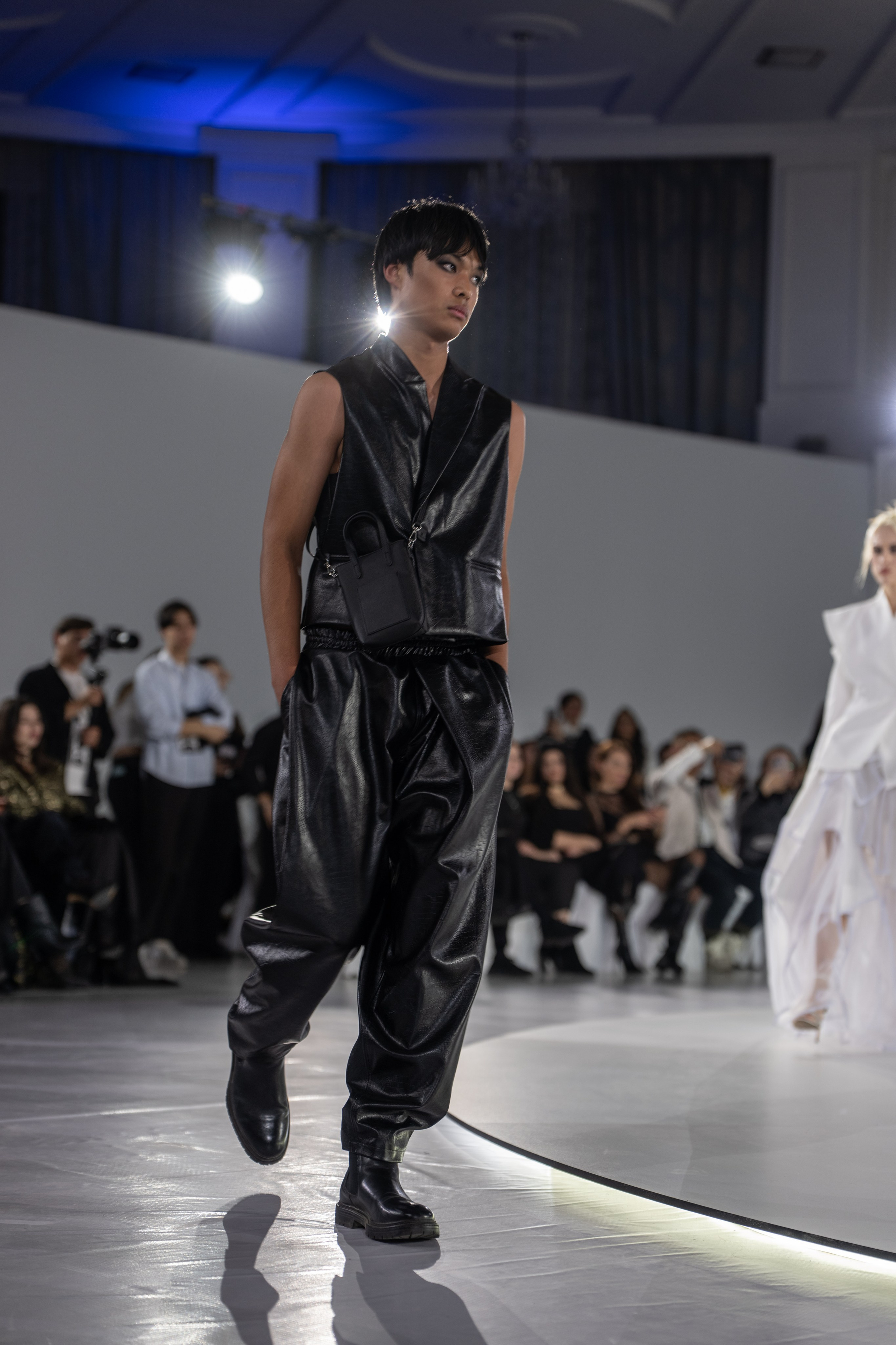 Dwsigner Nazar Almazbekov. Сайт Алматинского НЮ АРТ, будуар и фэшн фотографа Дениса Карпенко