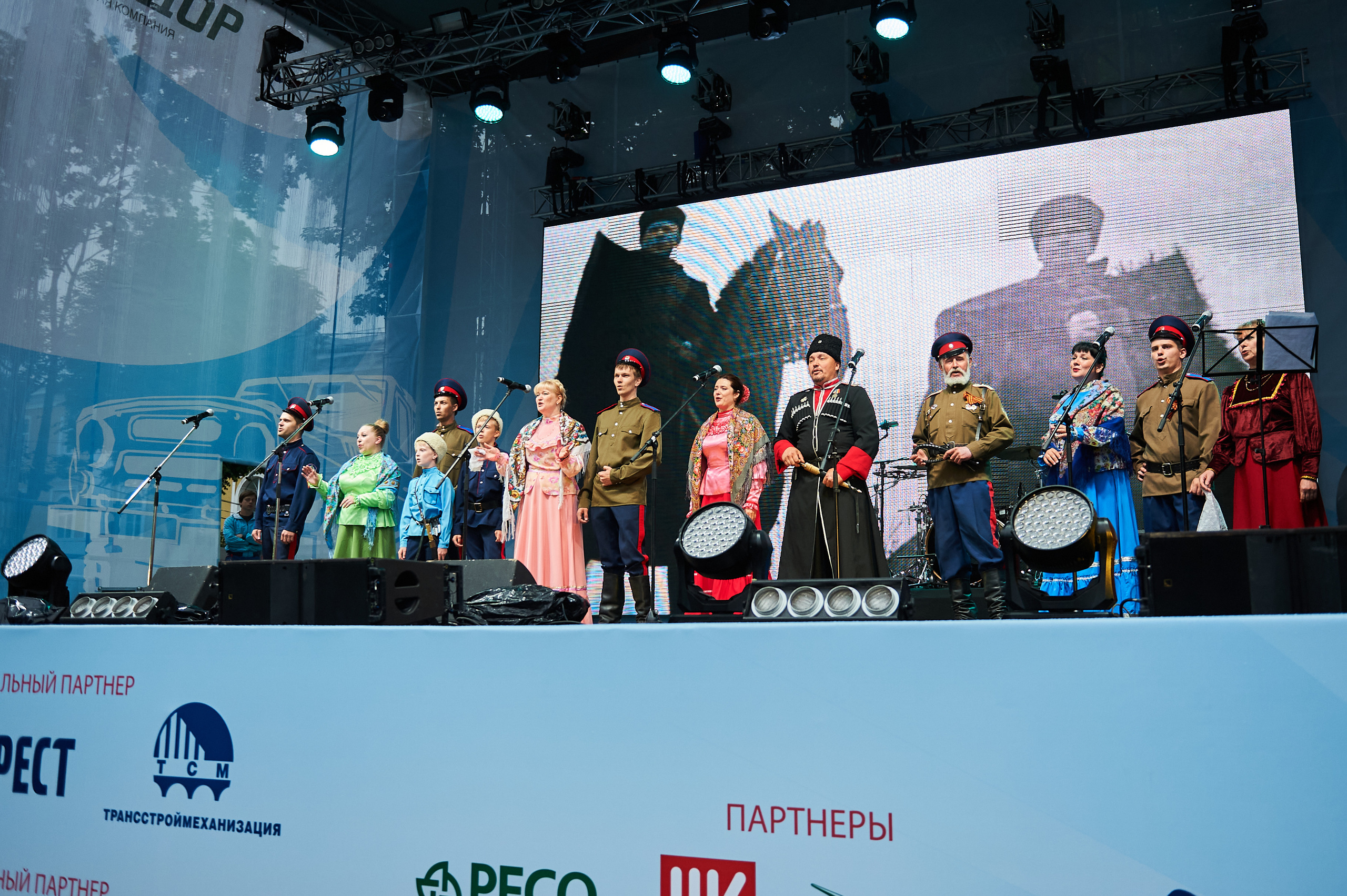 Концерт «Дорогами побед» группа «Любэ» и другие. Услуги фотографа в Смоленске. Фотограф на свадьбу