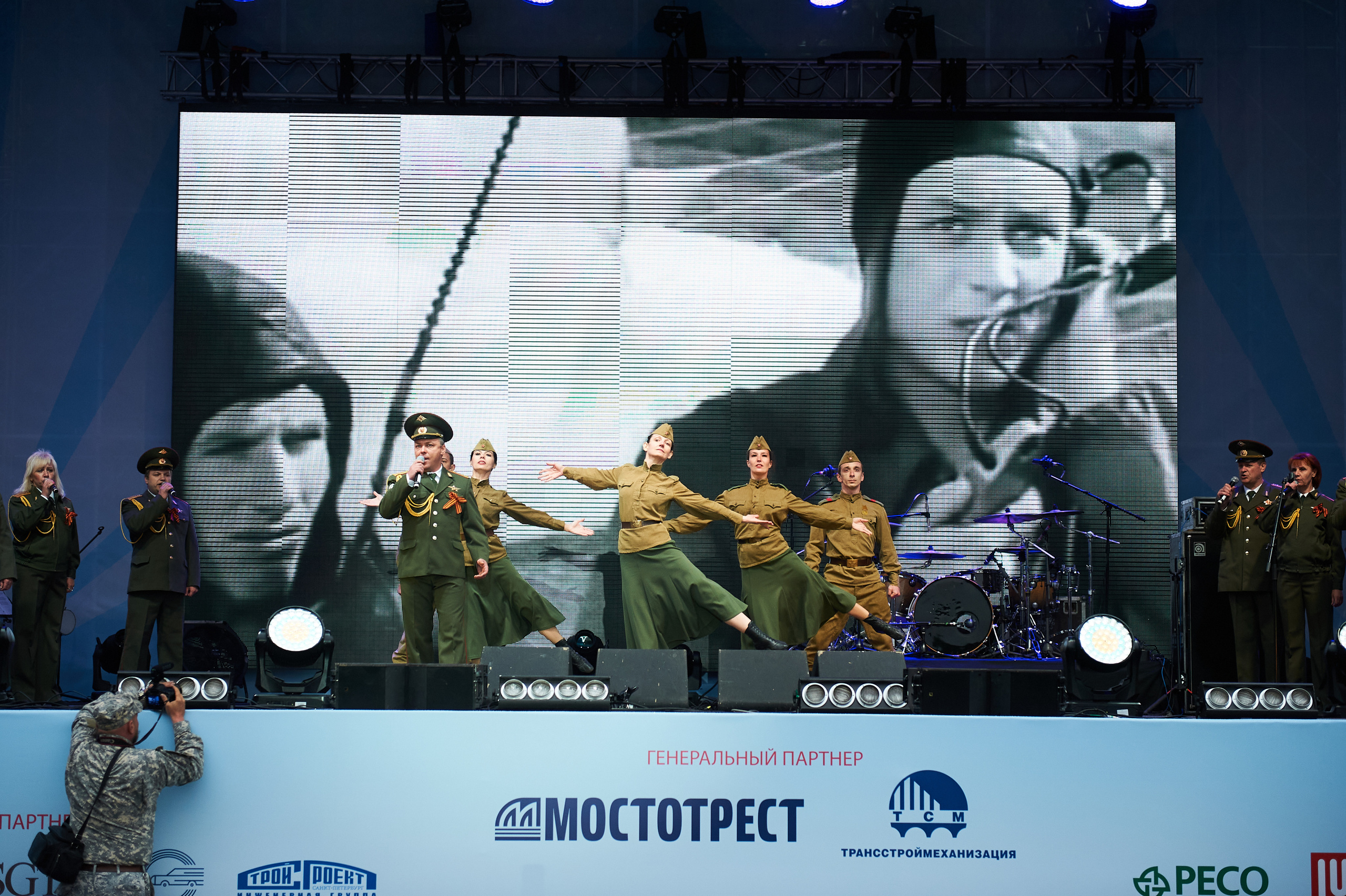 Концерт «Дорогами побед» группа «Любэ» и другие. Услуги фотографа в Смоленске. Фотограф на свадьбу