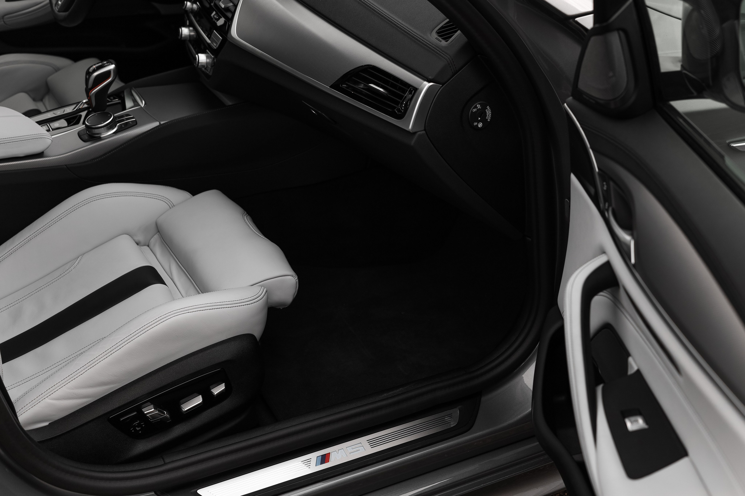 𝐵𝑀𝒲 𝑀5. Wedding Photographer from St.Petersburg