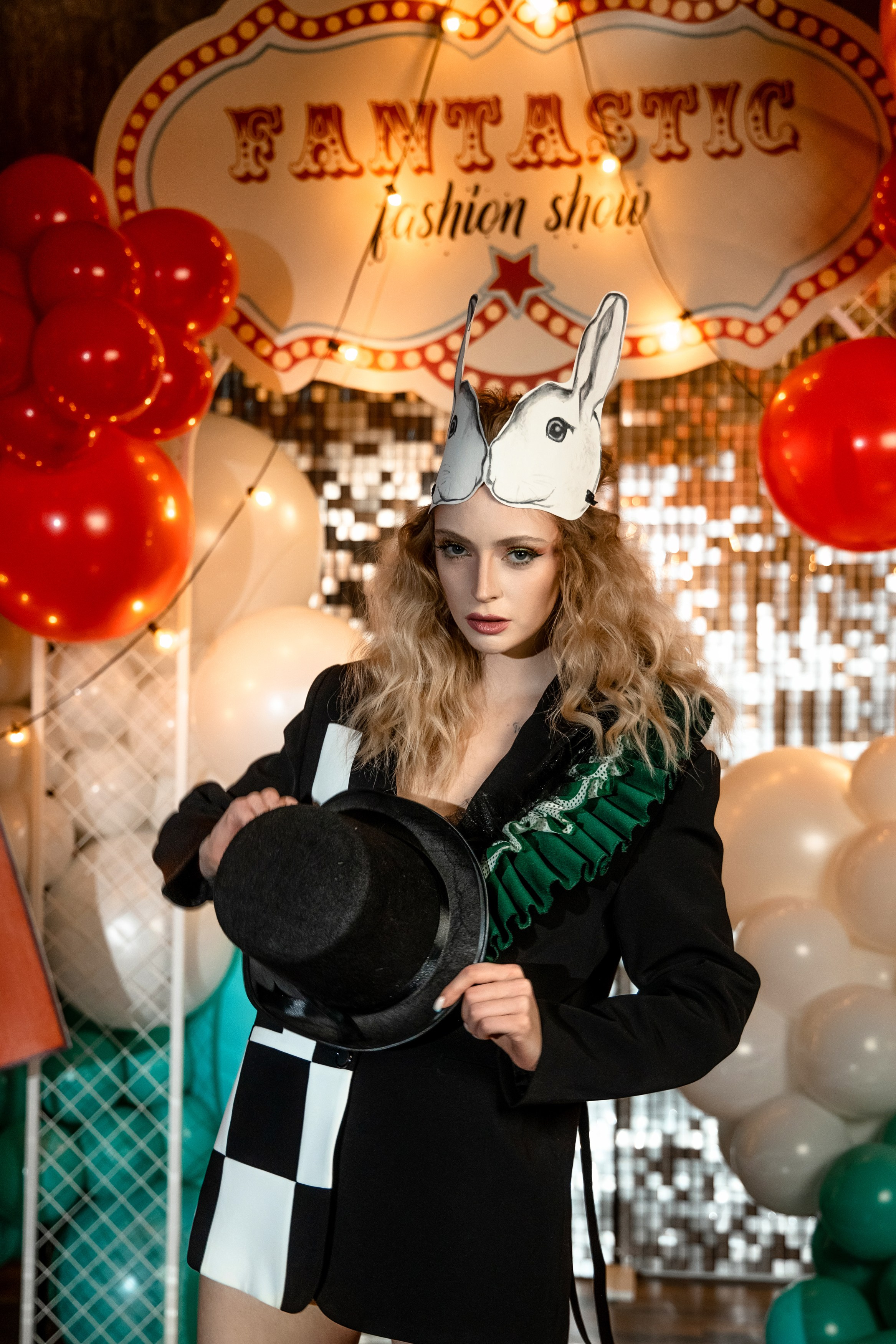 Fashion Circus. Визажист Александра Стурова, причёски Ксения Матджанова, декоратор Ксения Сергеева. Татьяна Мирзоян