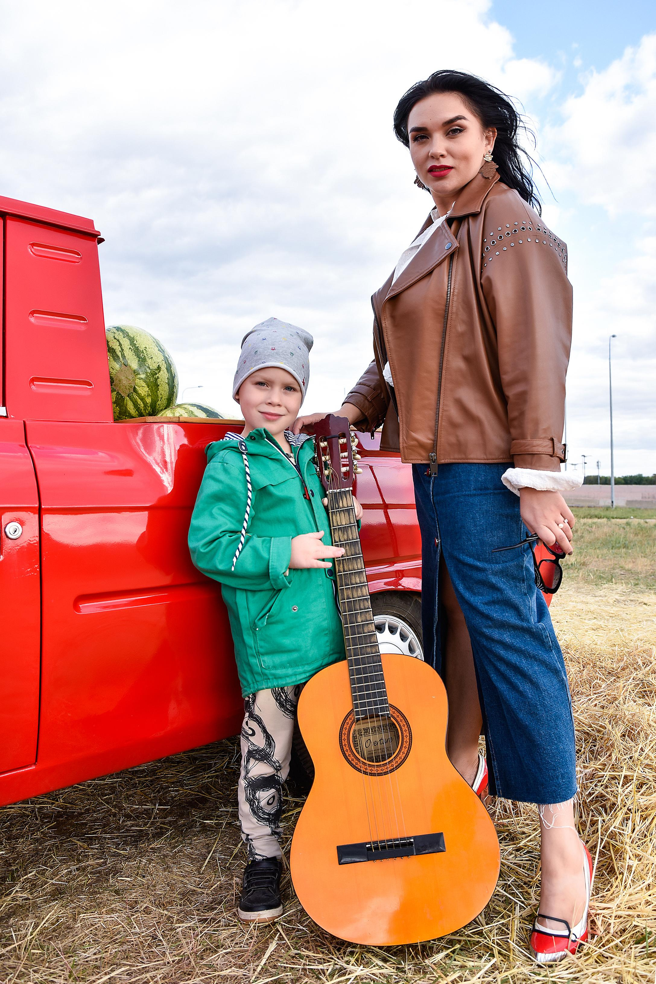 Красный пикап