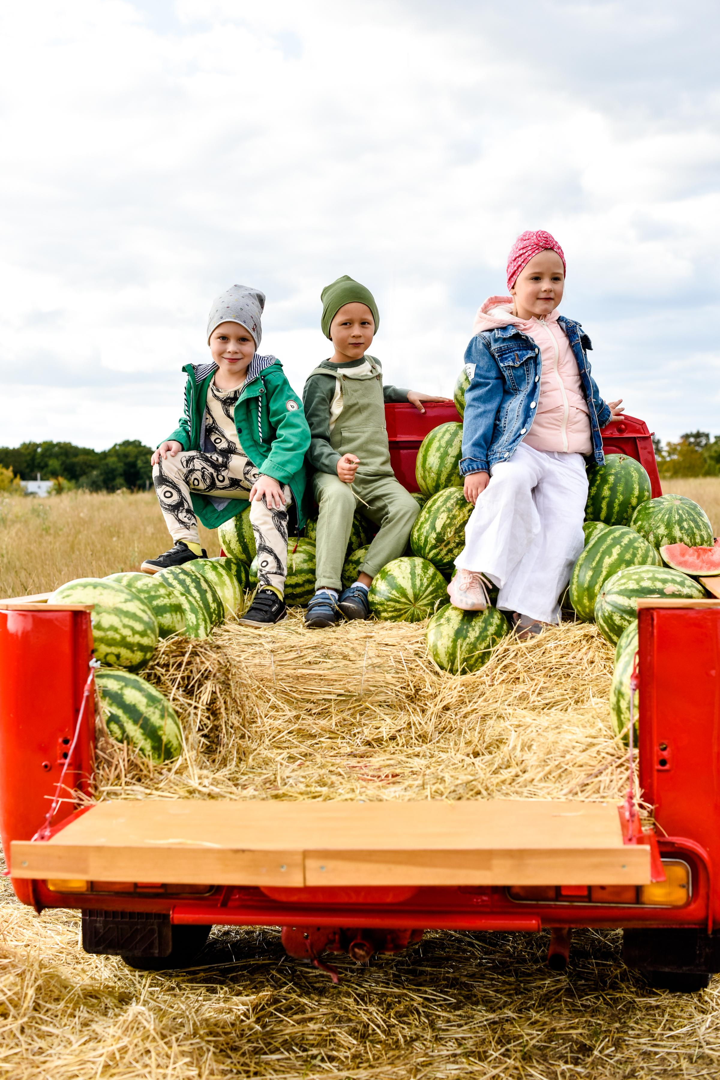 Красный пикап