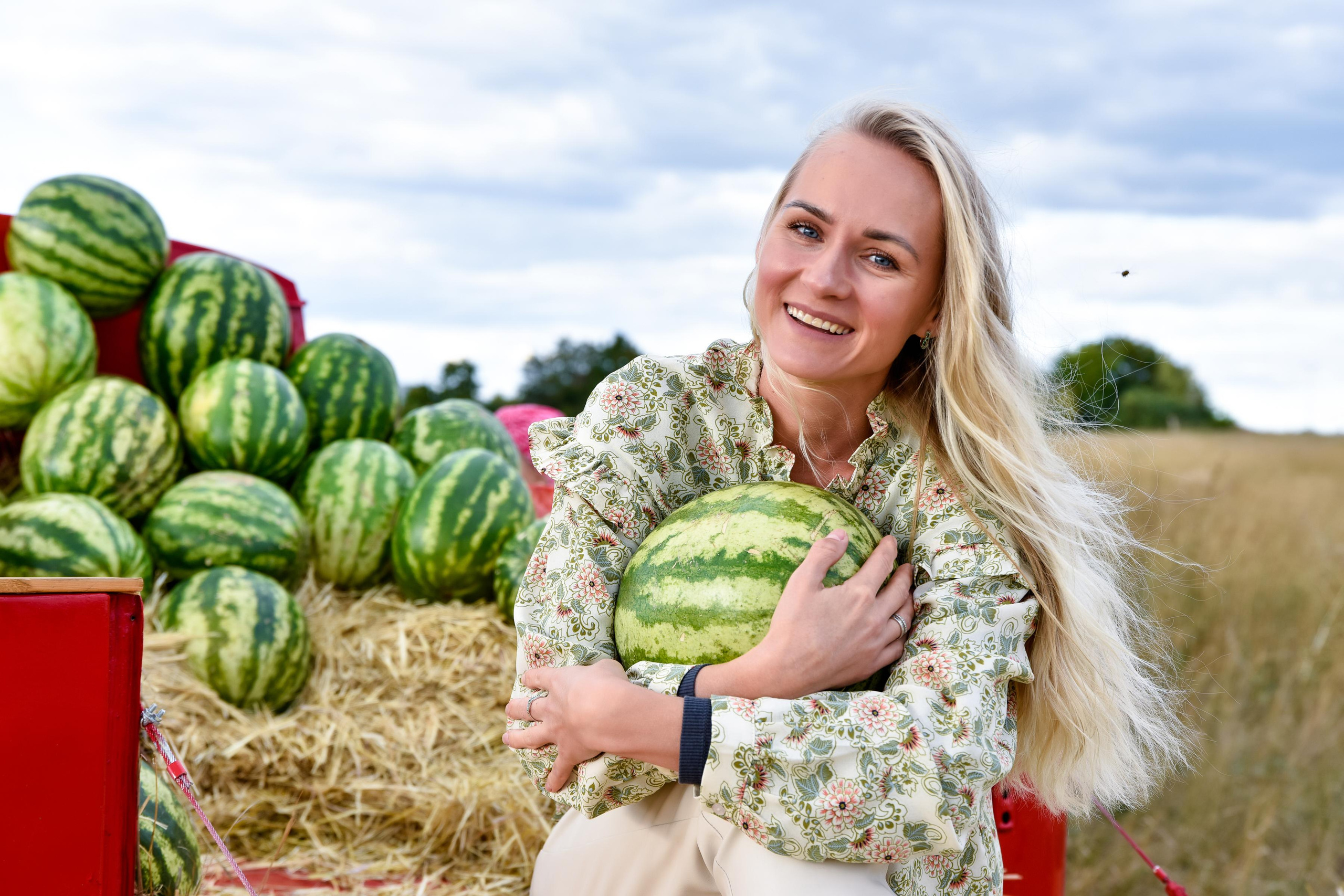 Красный пикап