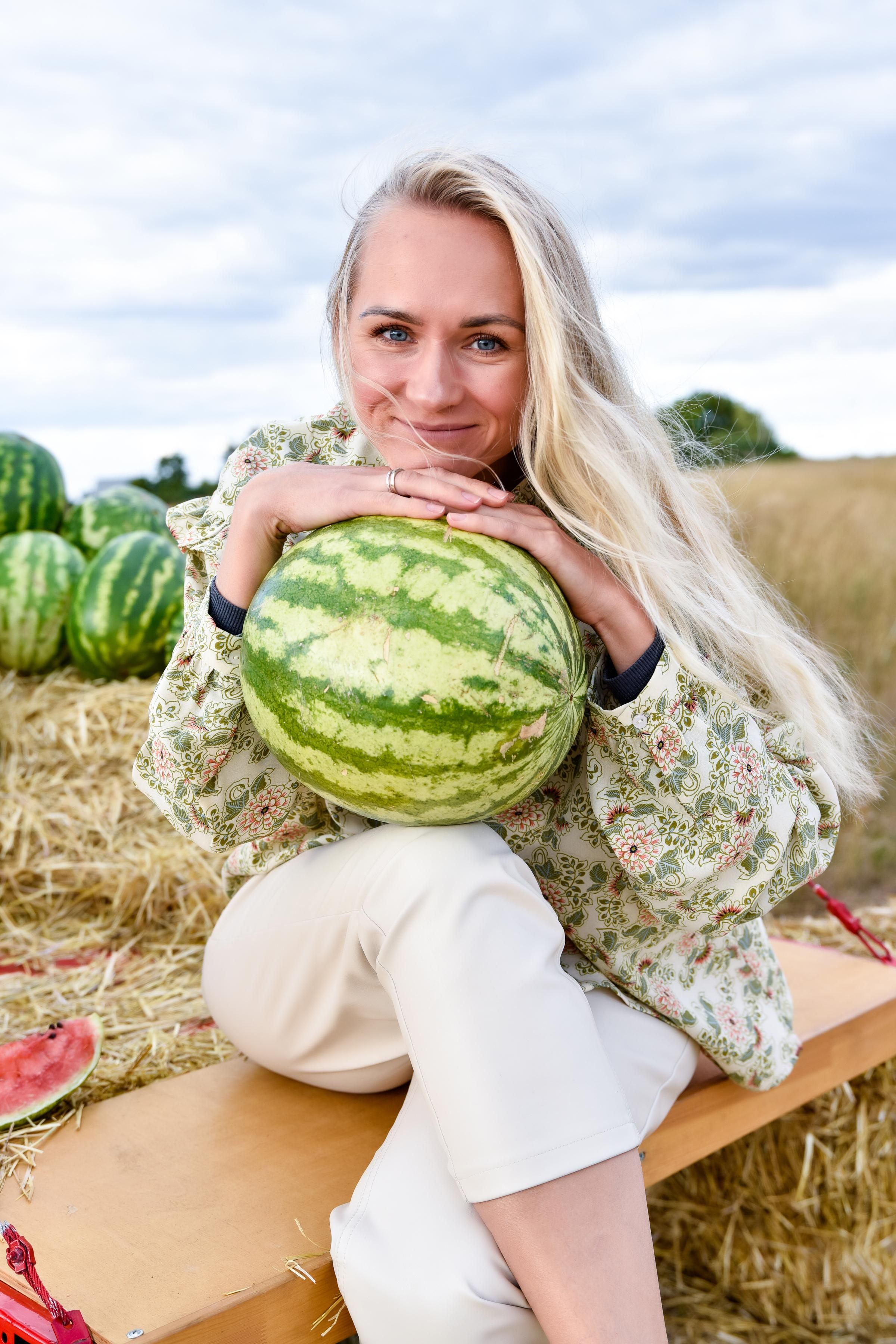 Красный пикап