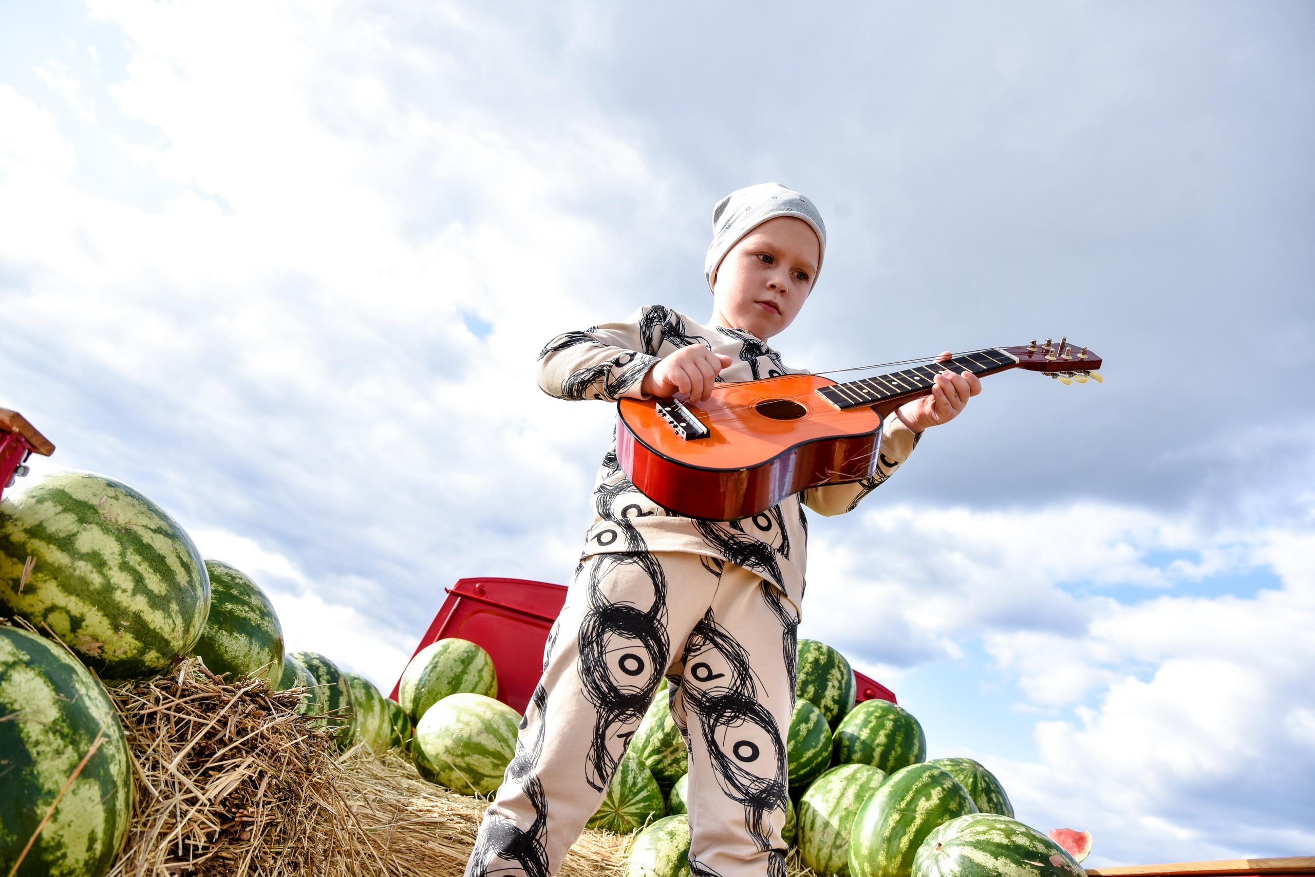 Красный пикап