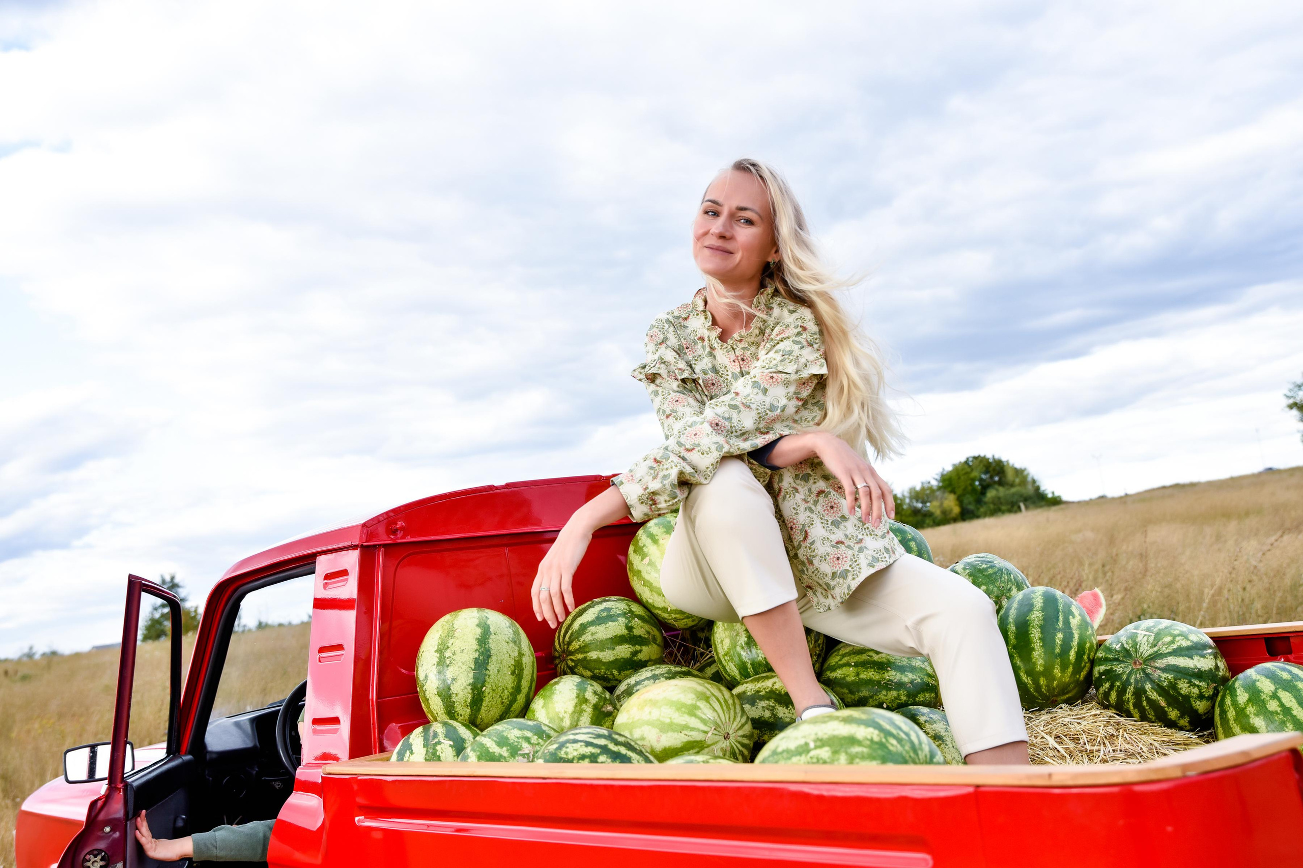 Красный пикап