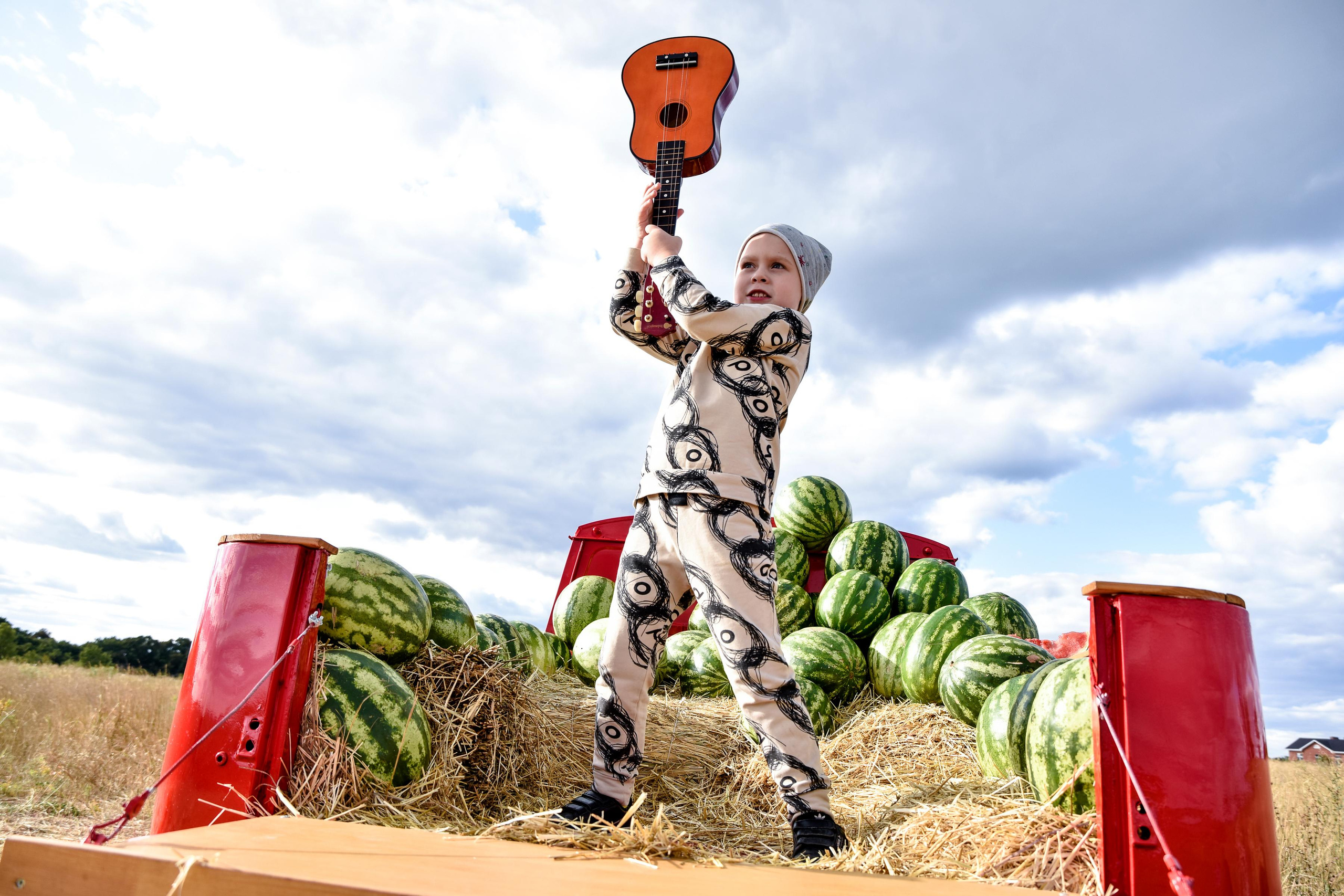 Красный пикап