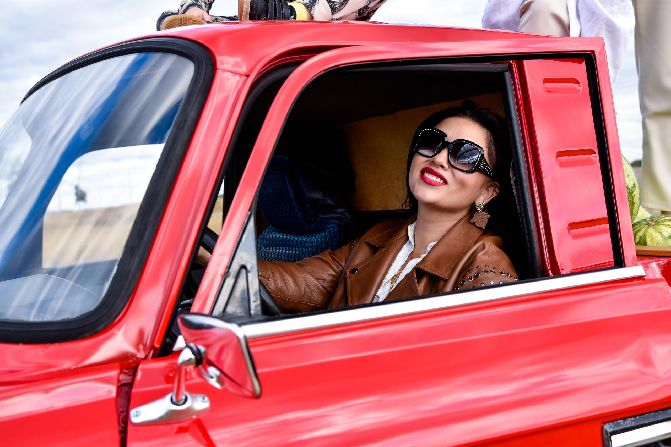 Красный пикап