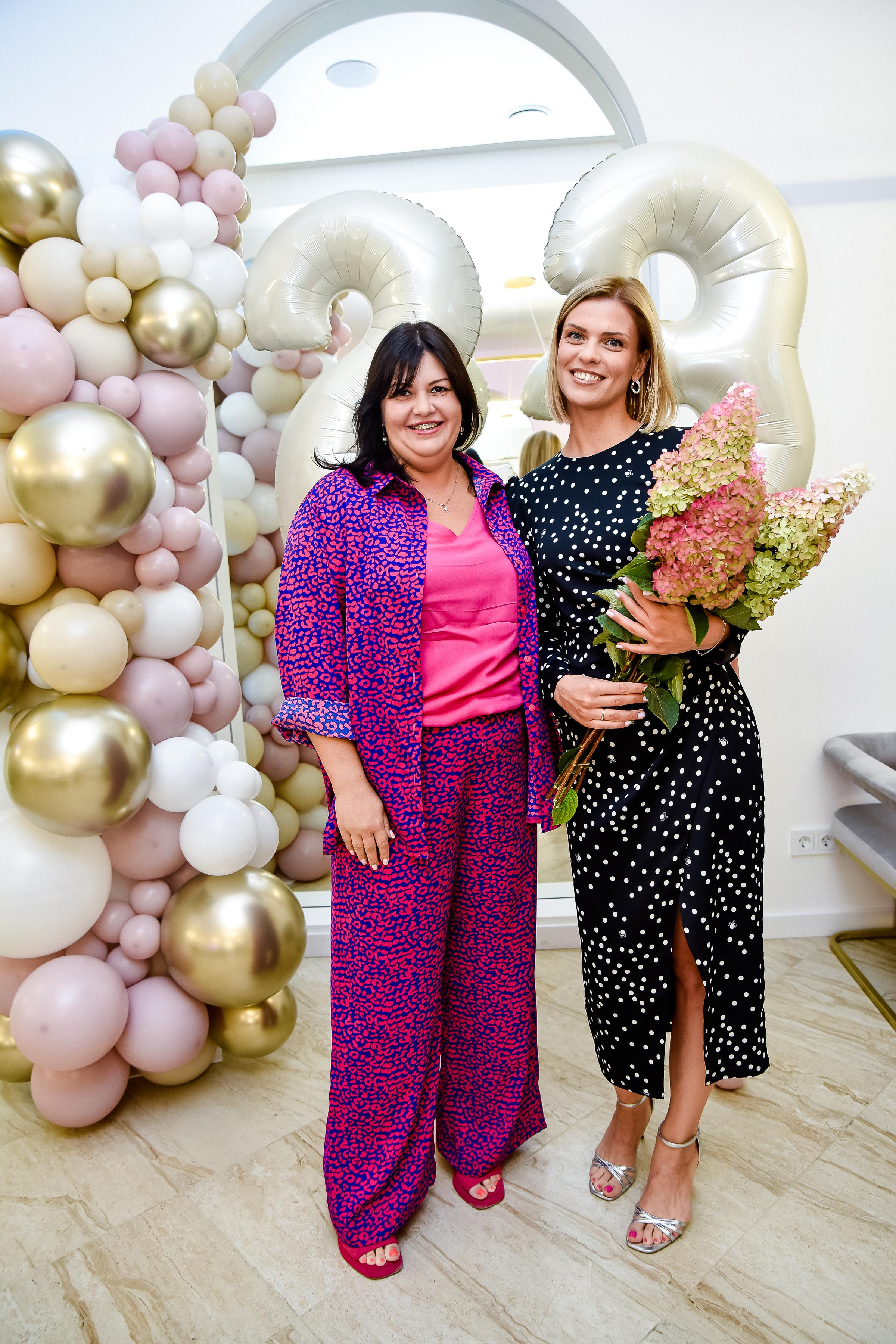 Кристине 32 года